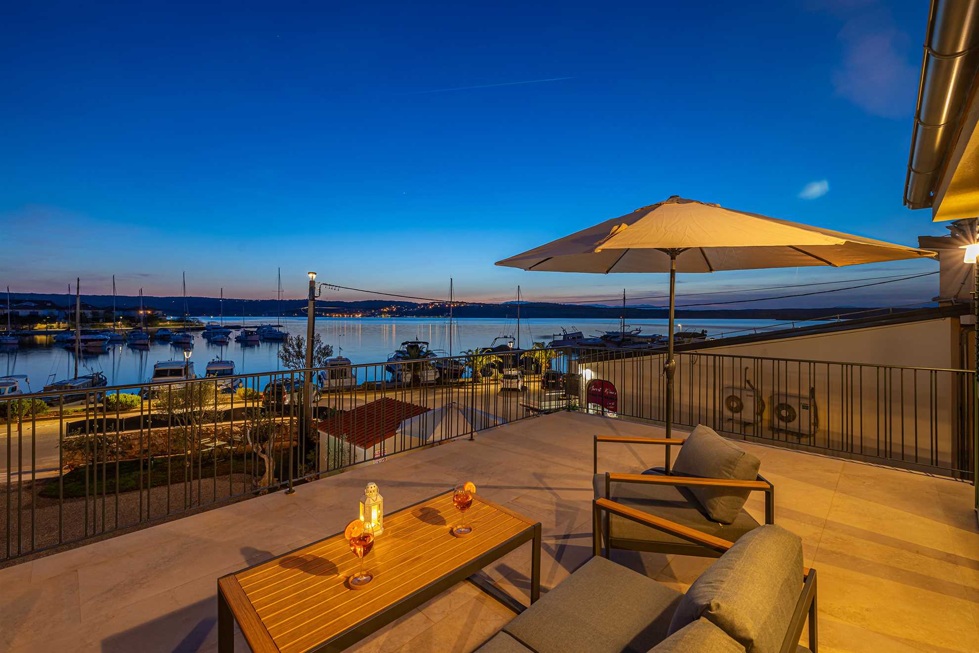 Vila BEACHFRONT s grijanim bazenom