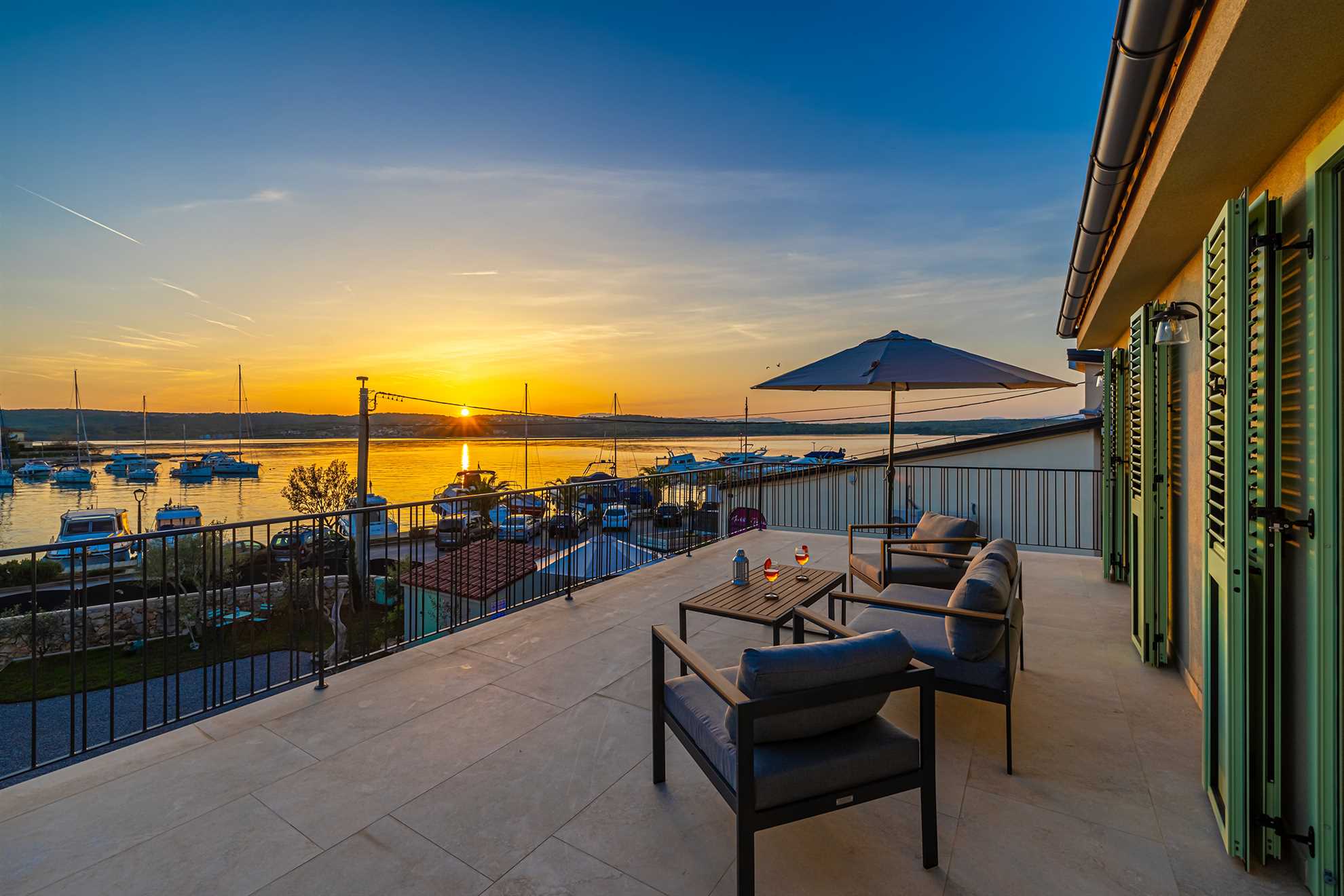 Vila BEACHFRONT s grijanim bazenom