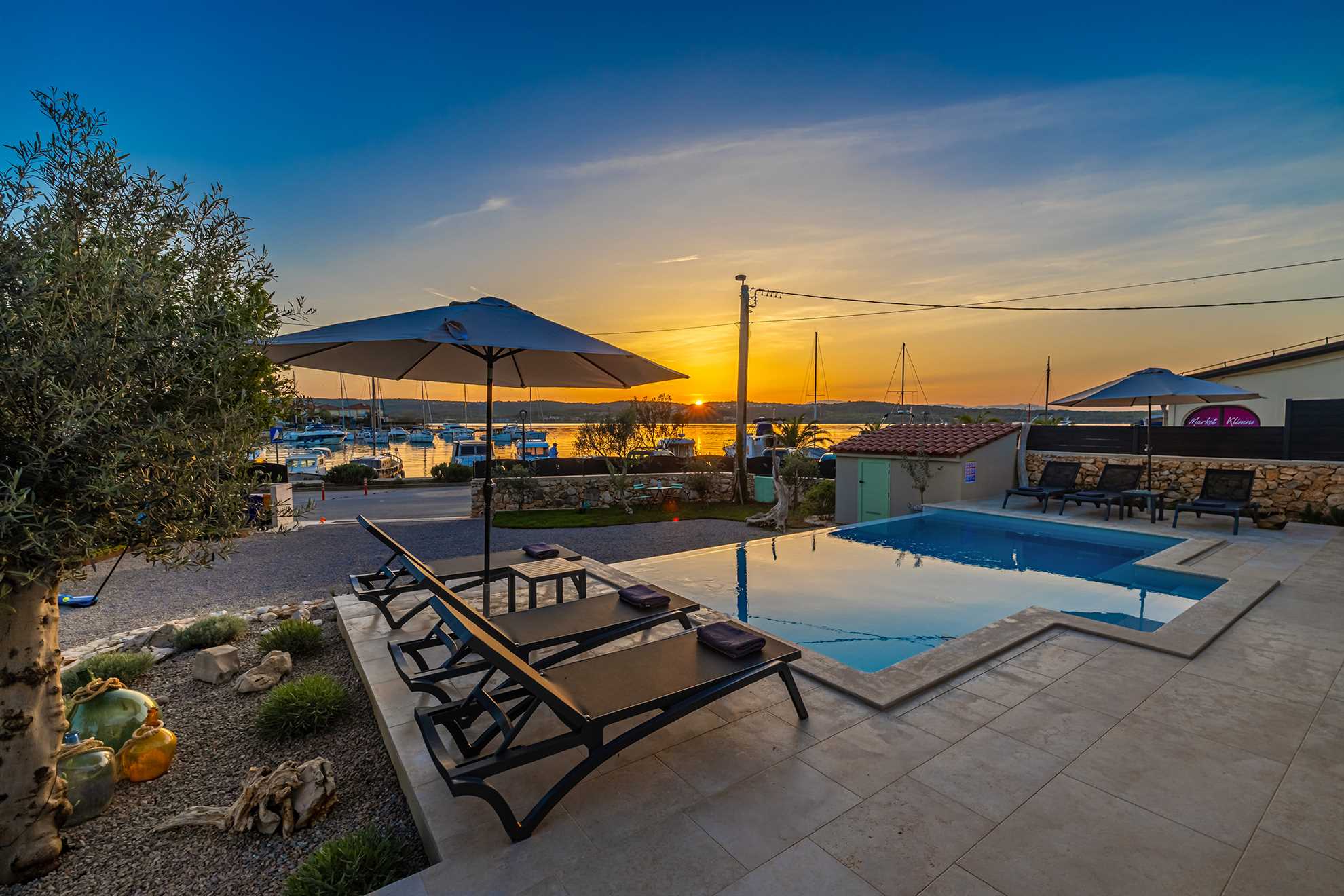 Vila BEACHFRONT s grijanim bazenom