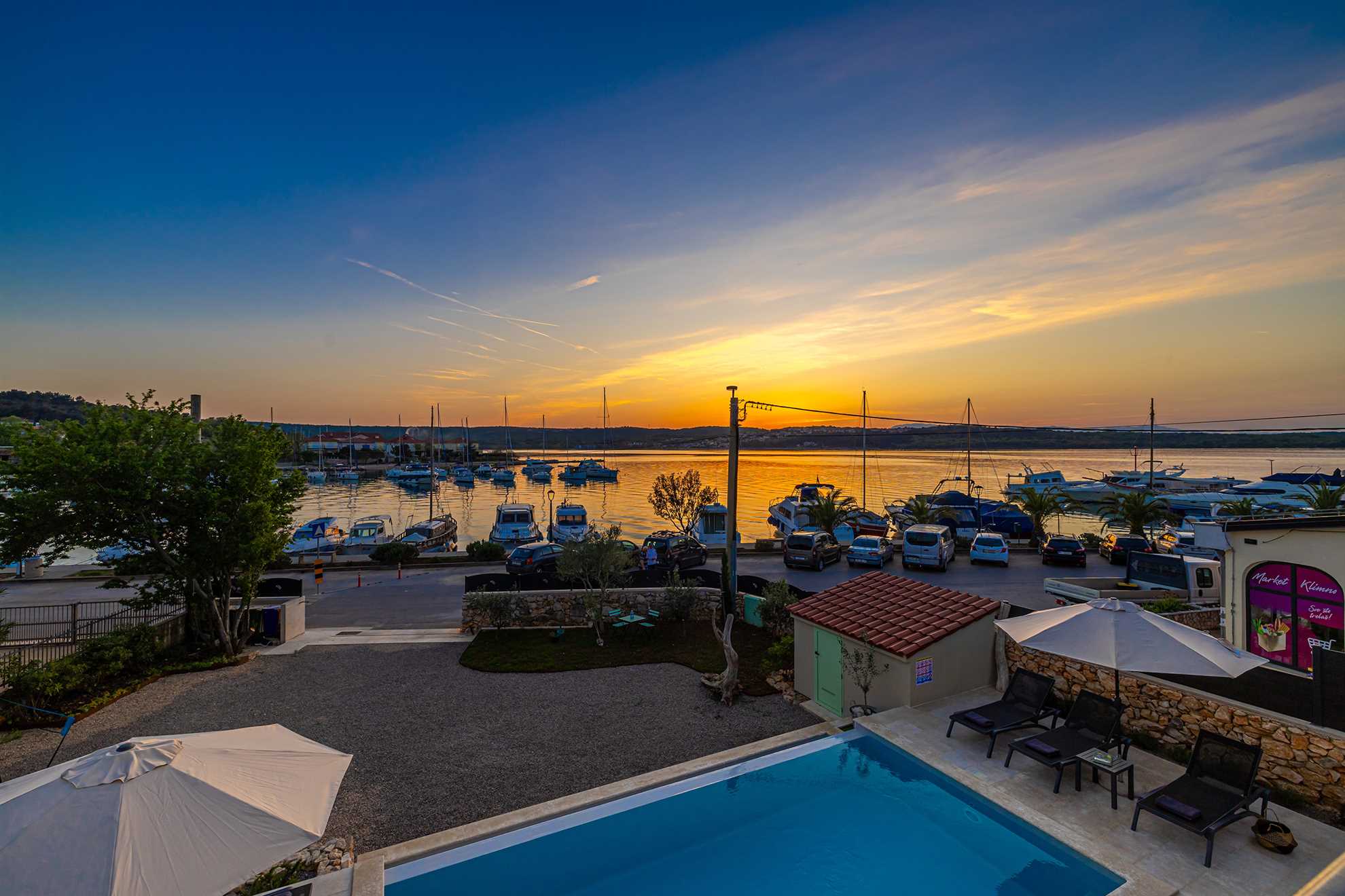 Vila BEACHFRONT s grijanim bazenom