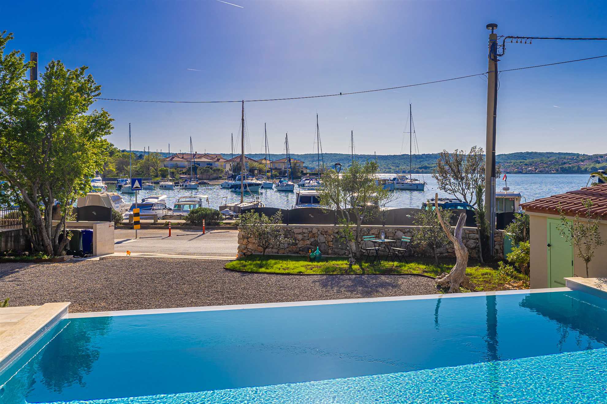 Vila BEACHFRONT s grijanim bazenom