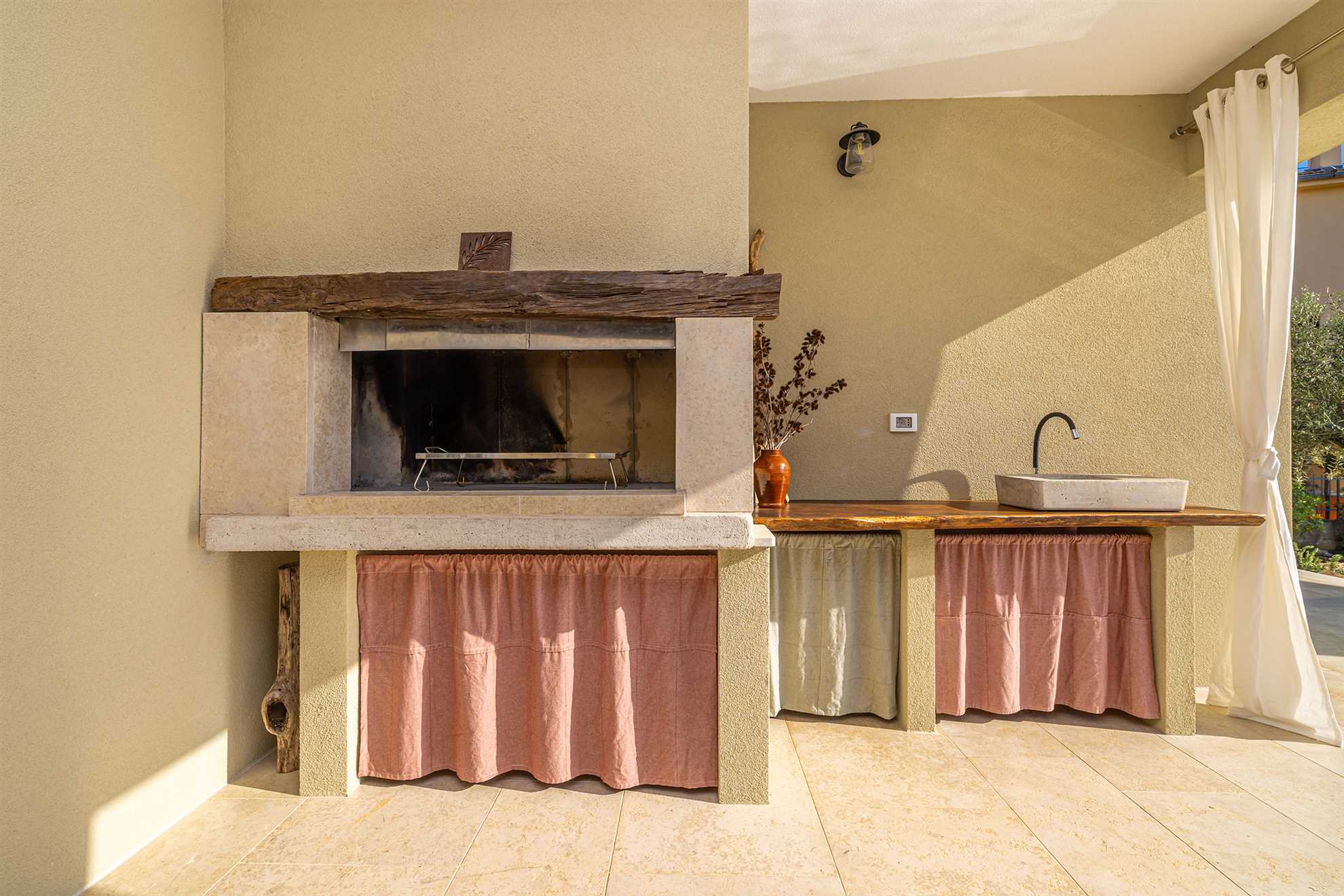 Vila BEACHFRONT s grijanim bazenom