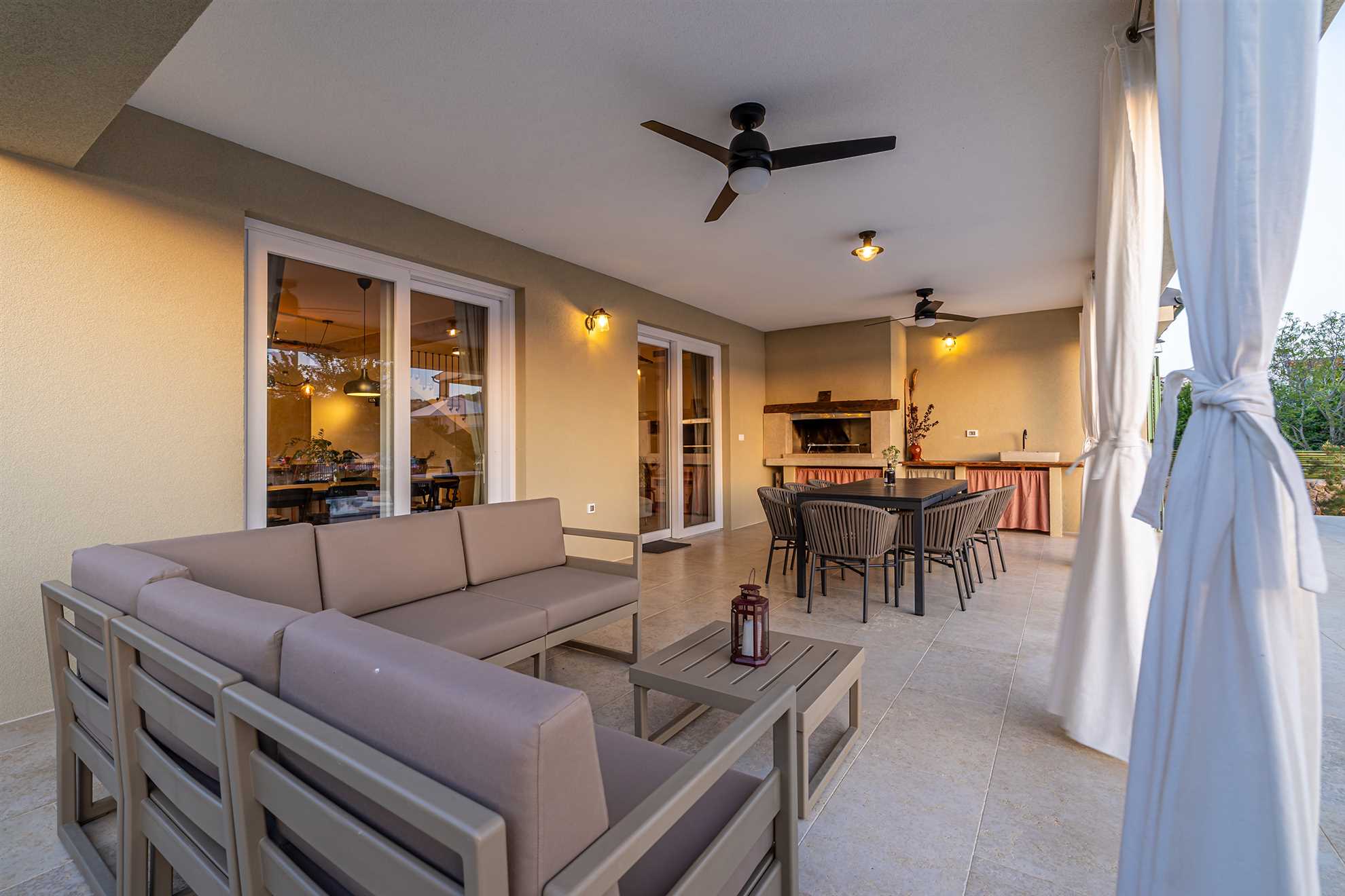 Vila BEACHFRONT s grijanim bazenom