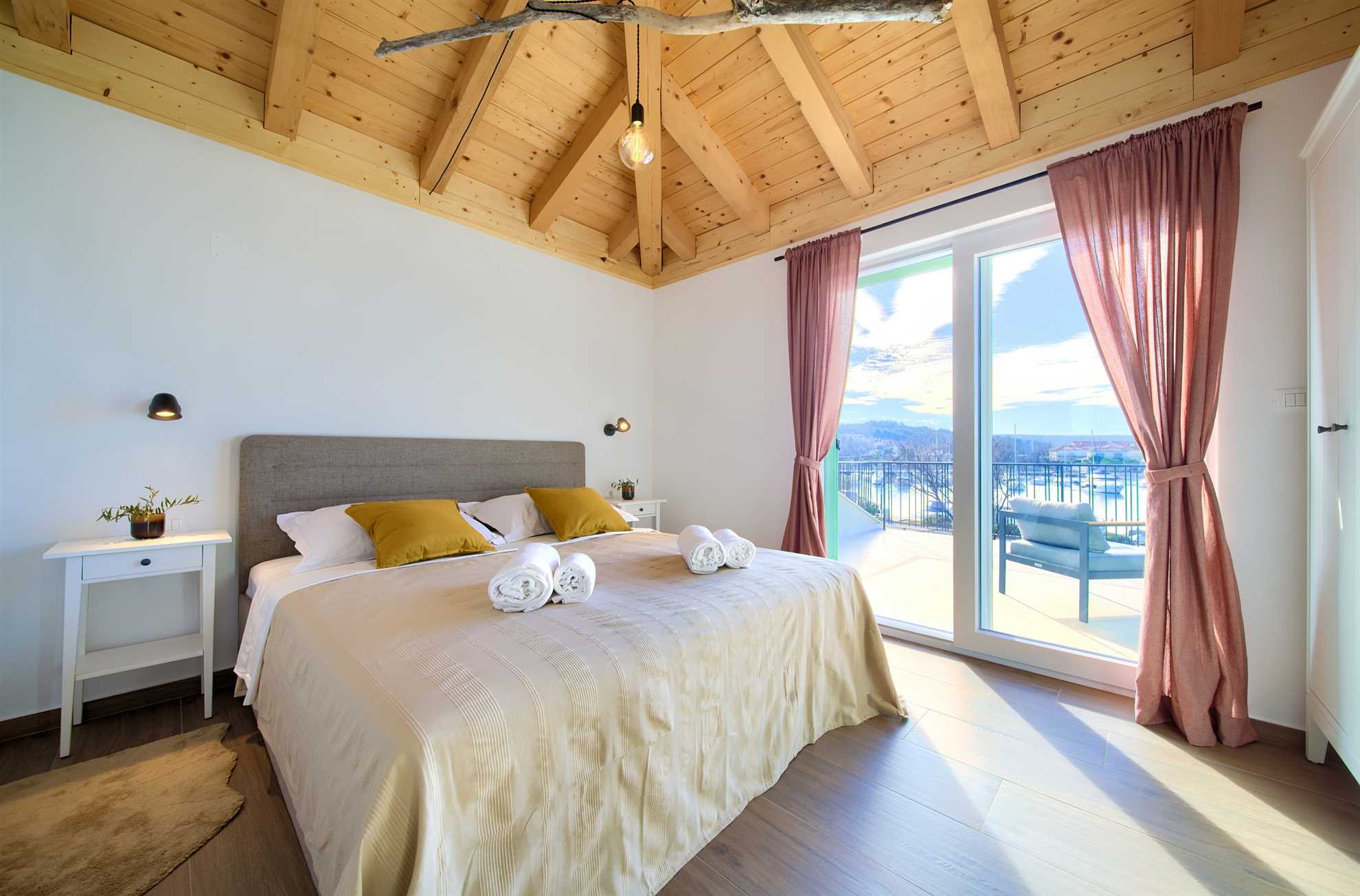 Vila BEACHFRONT s grijanim bazenom