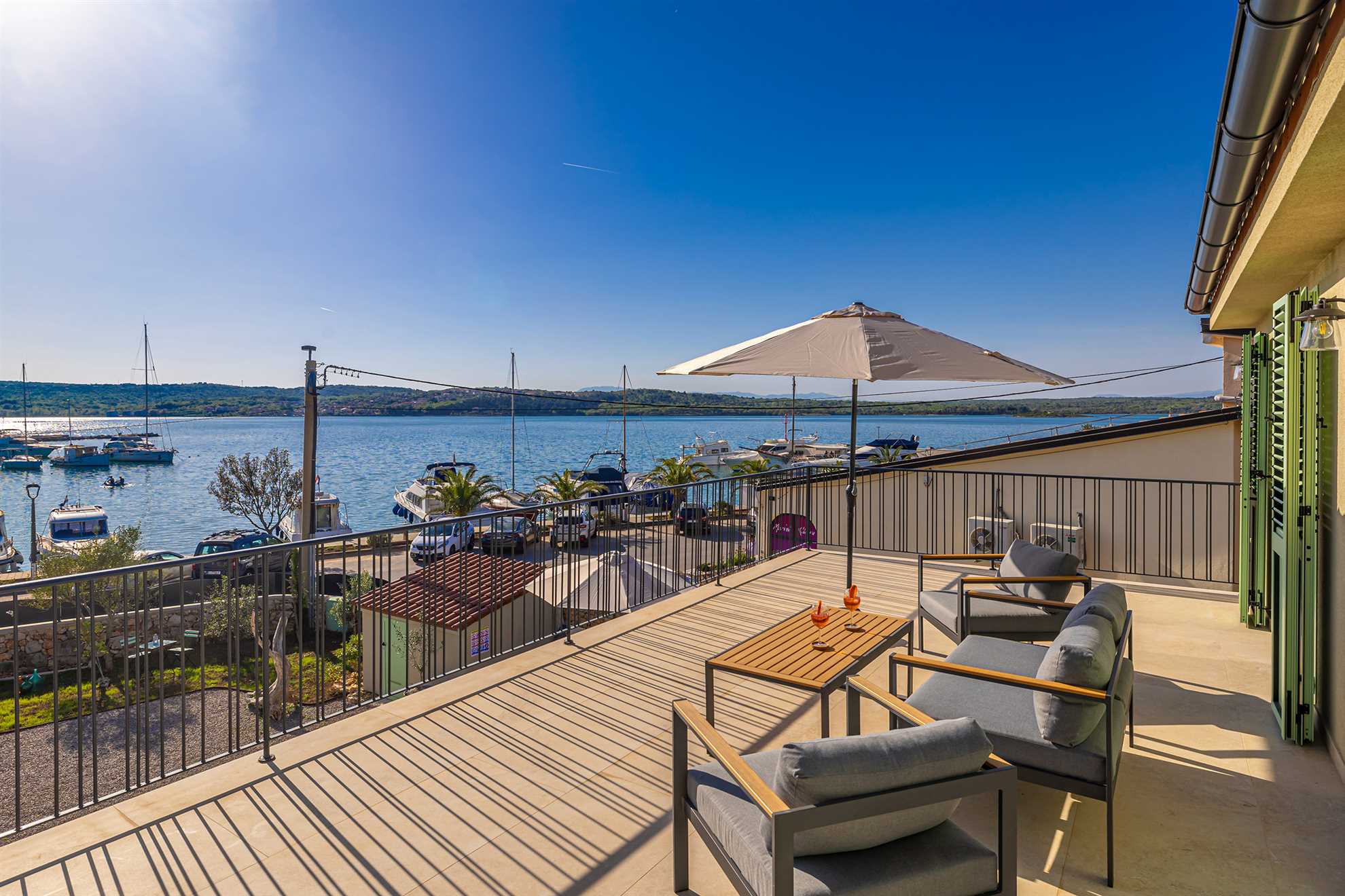 Vila BEACHFRONT s grijanim bazenom