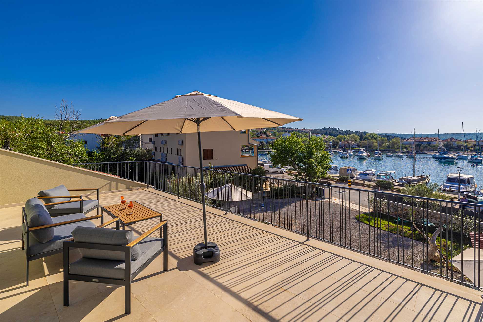 Vila BEACHFRONT s grijanim bazenom