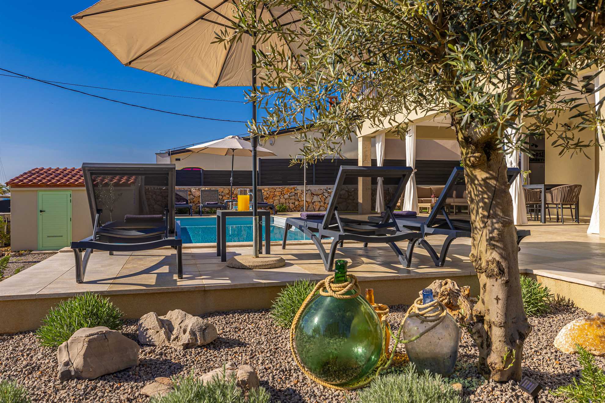 Vila BEACHFRONT s grijanim bazenom