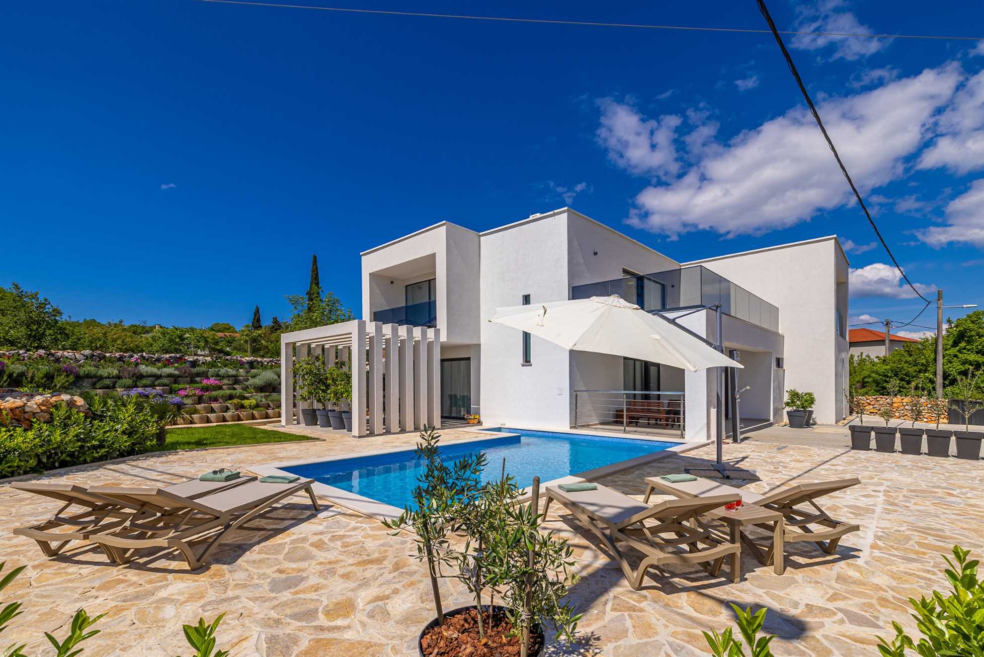 Villa SPLENDIDA con piscina privata