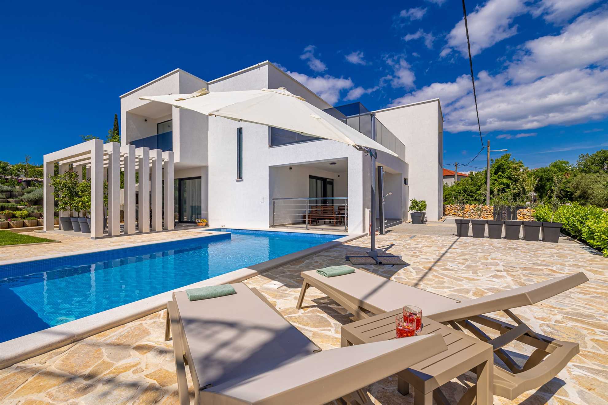 Villa SPLENDIDA con piscina privata