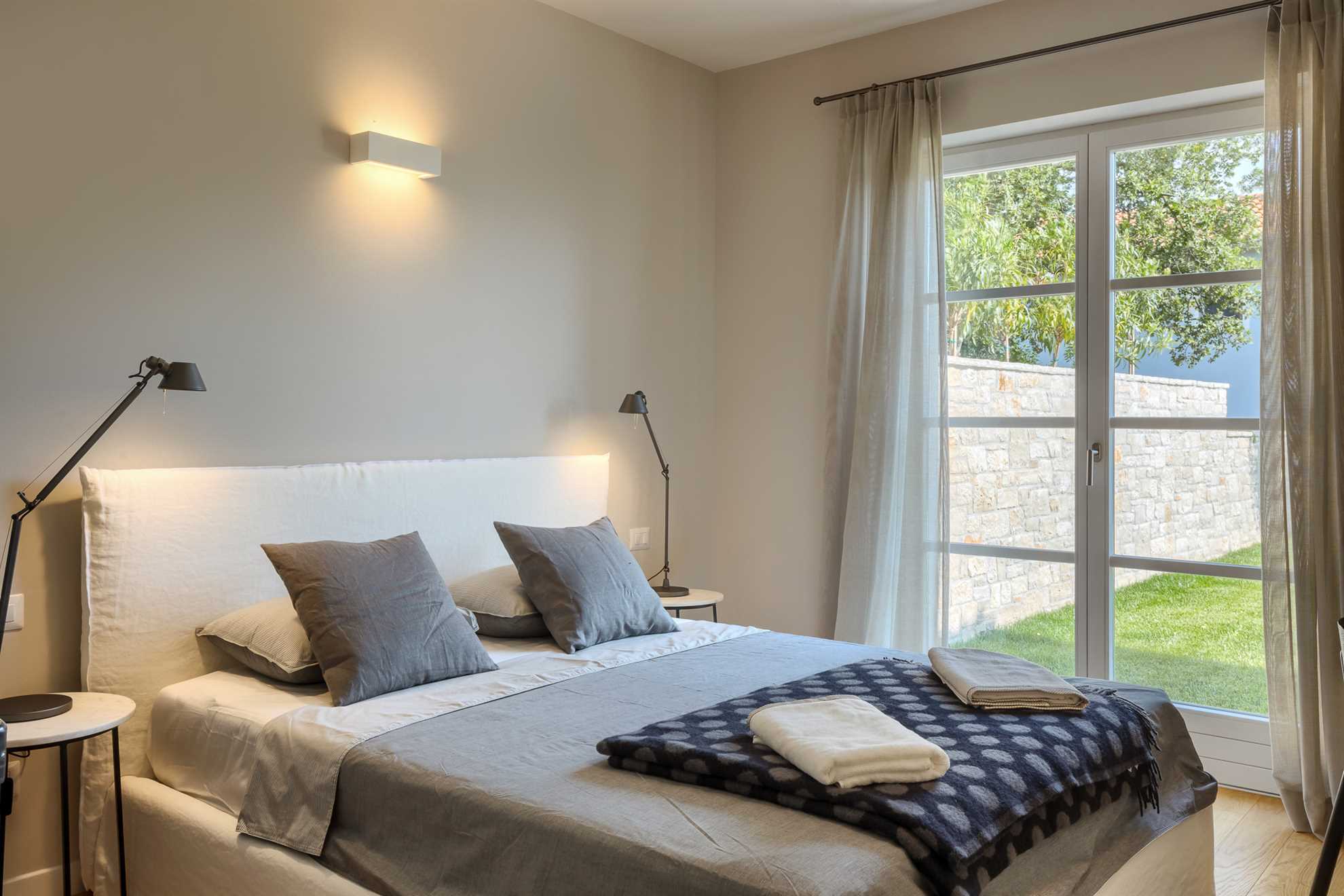 Villa Veronika – Design Steinvilla der Ruhe