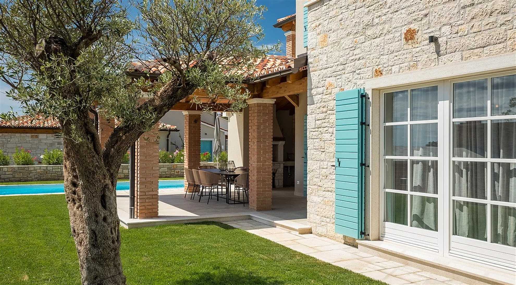 Villa Oaza with pool