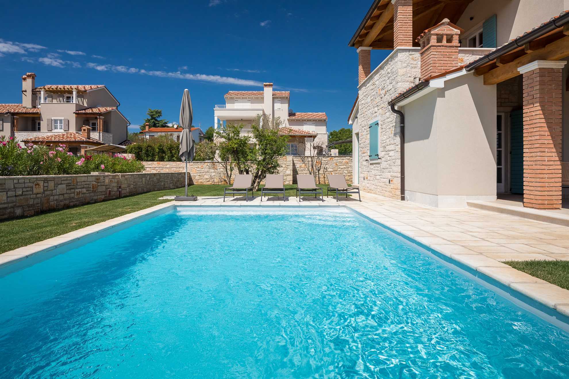 Villa Oaza – Eine steinerne Oase mit Blick auf das Meer