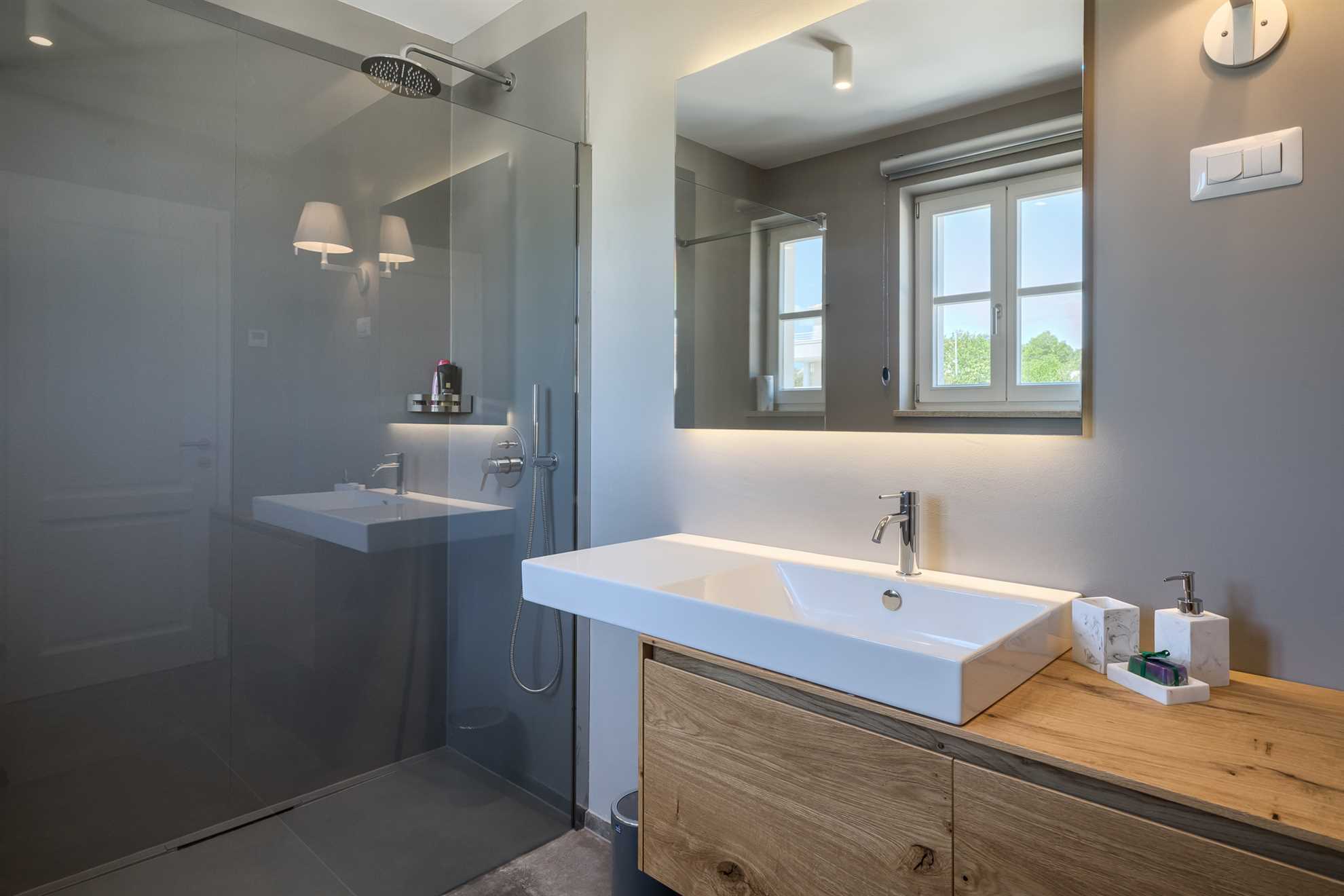 Villa Oaza – Eine steinerne Oase mit Blick auf das Meer