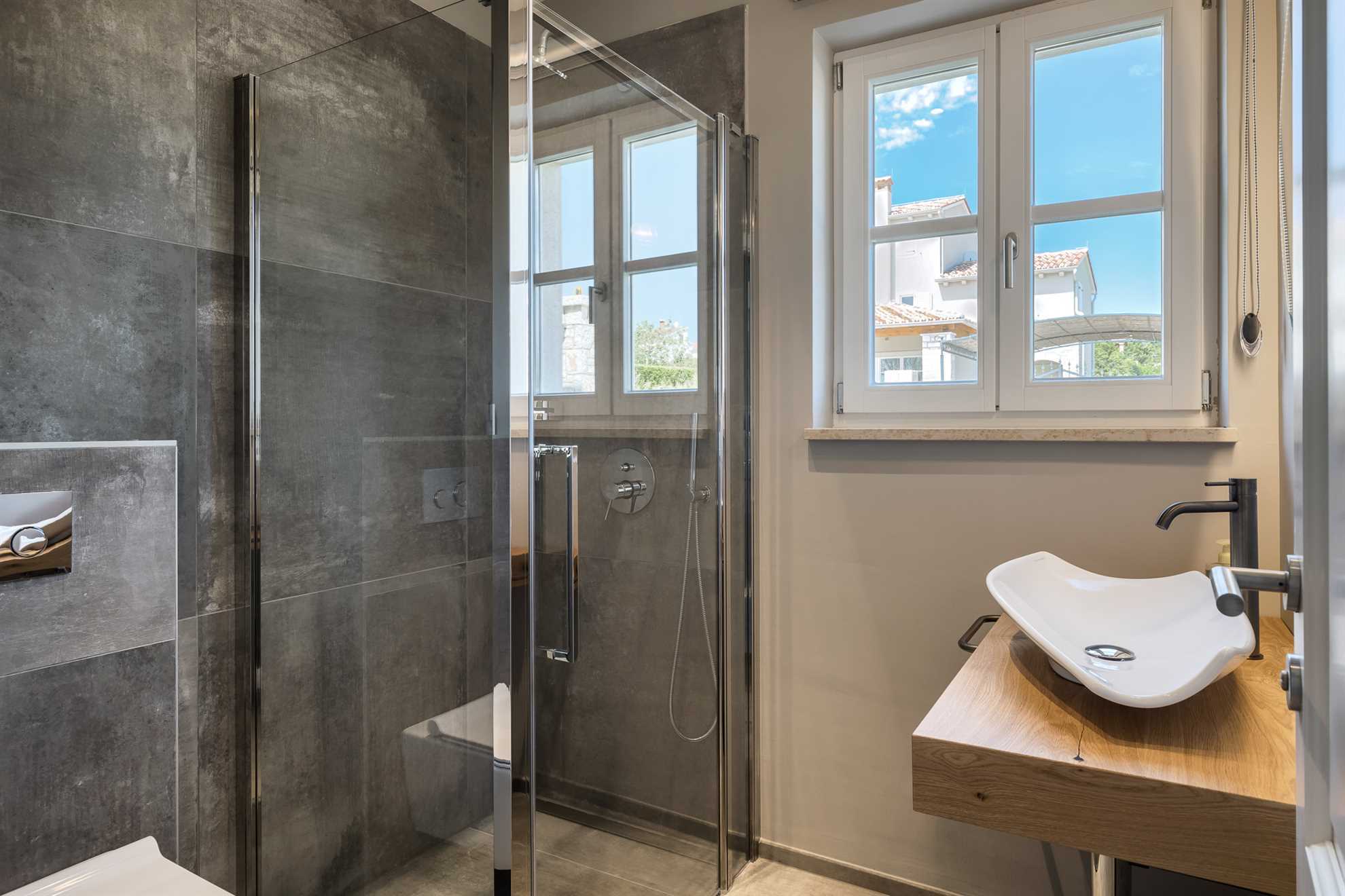 Villa Oaza – Eine steinerne Oase mit Blick auf das Meer