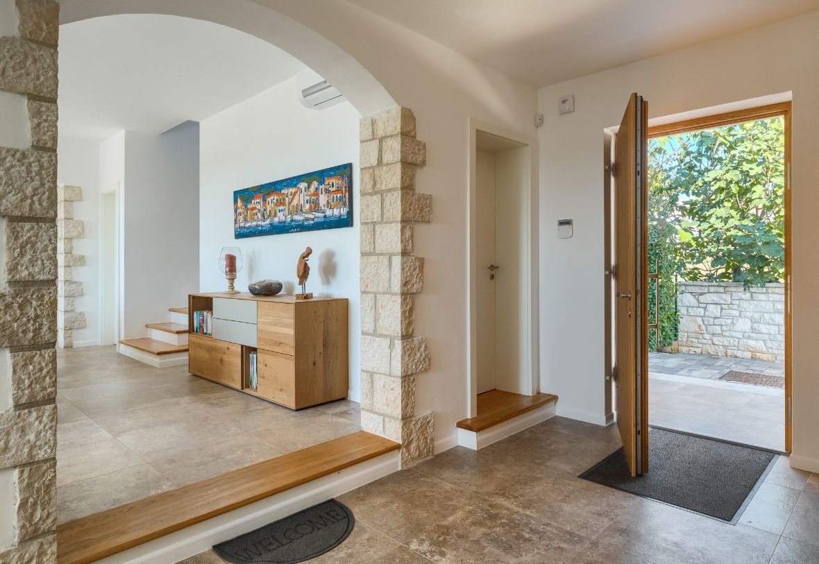 MEDITERANE VILLA SIROK MIT POOL UND SAUNA