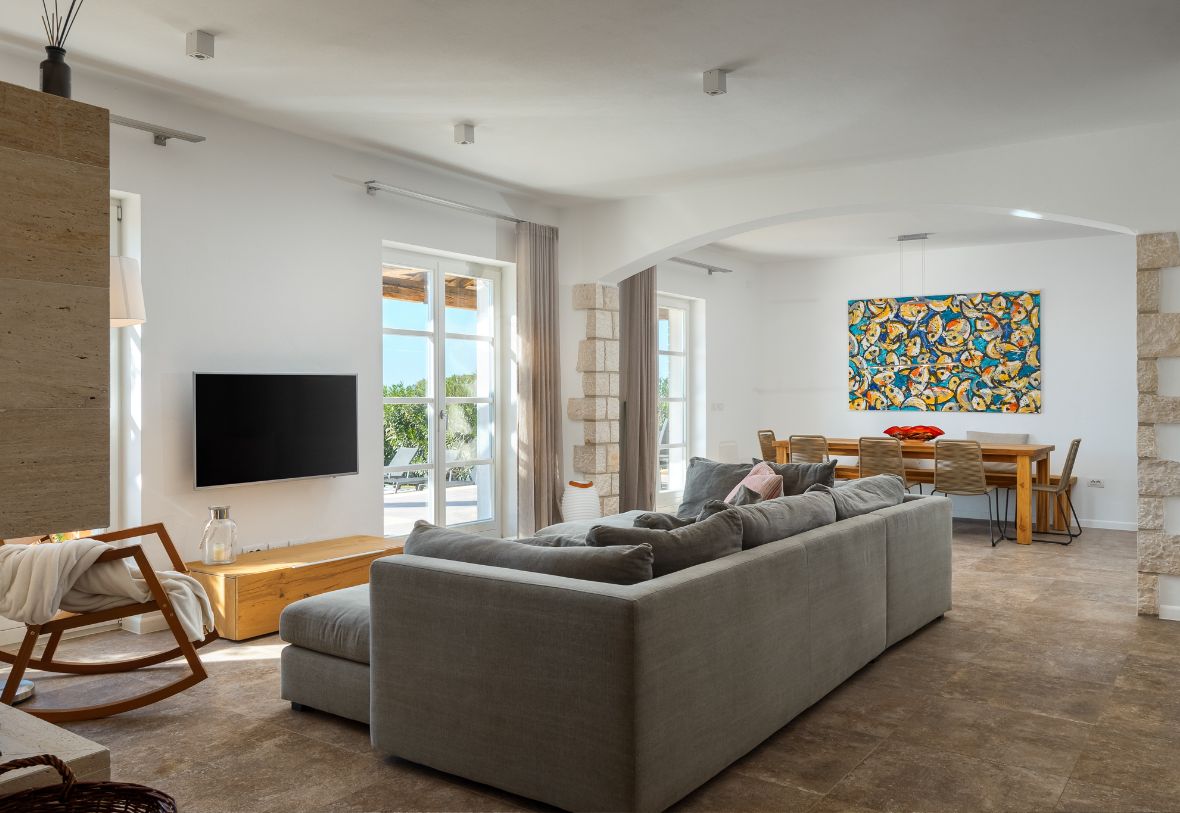 MEDITERANE VILLA SIROK MIT POOL UND SAUNA