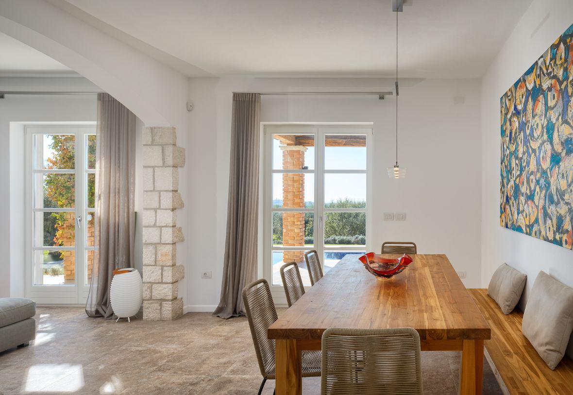 MEDITERANE VILLA SIROK MIT POOL UND SAUNA