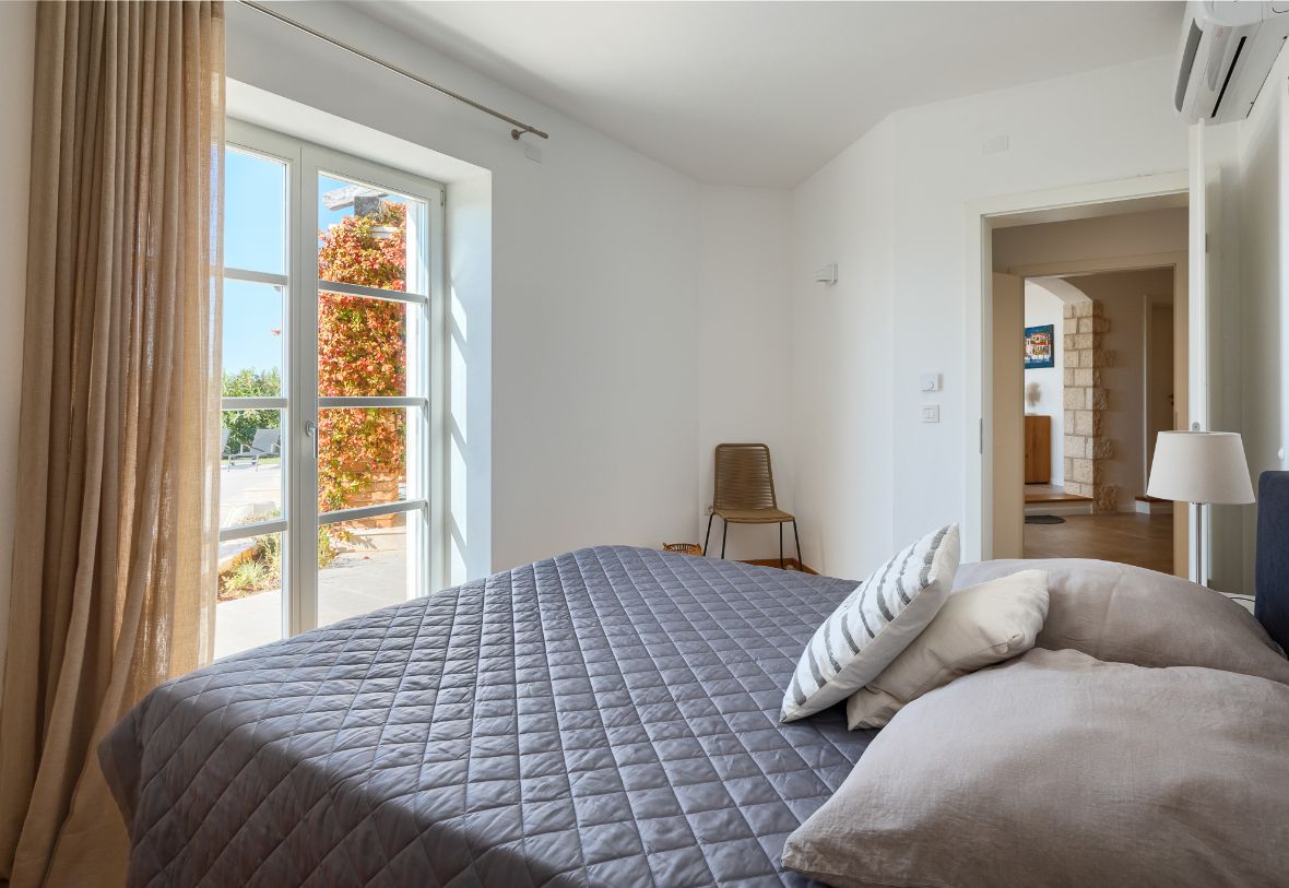 MEDITERANE VILLA SIROK MIT POOL UND SAUNA
