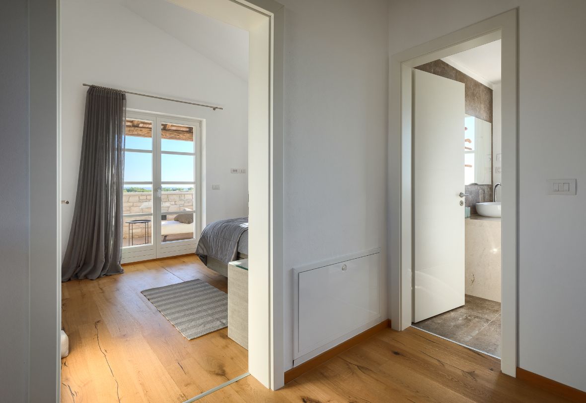 MEDITERANE VILLA SIROK MIT POOL UND SAUNA