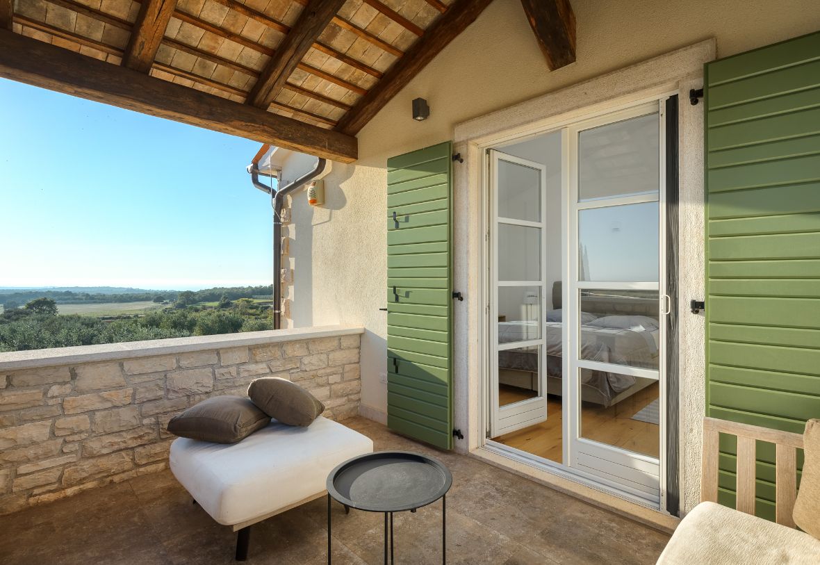 MEDITERANE VILLA SIROK MIT POOL UND SAUNA