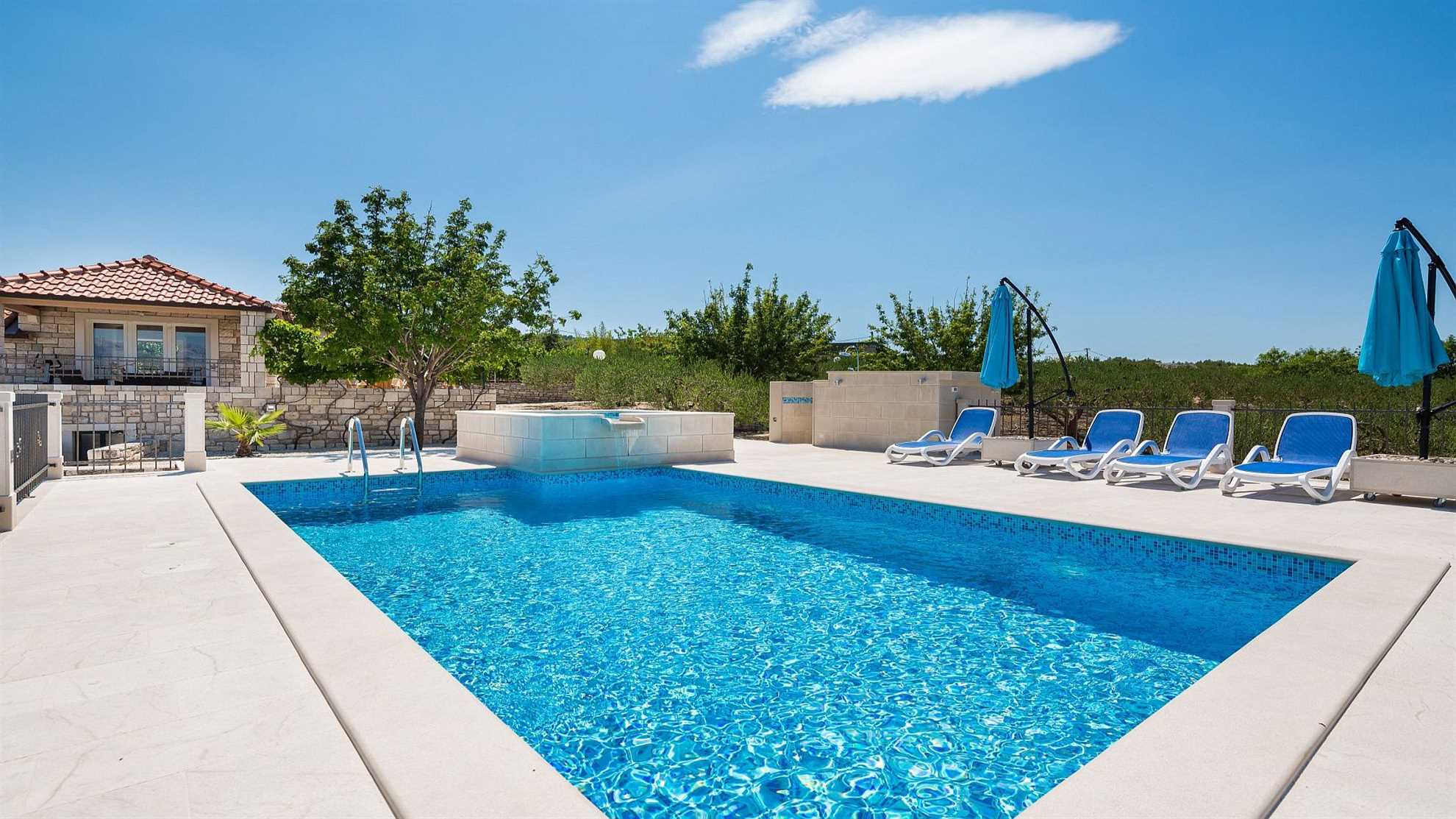Lovely traditional stone villa on the island