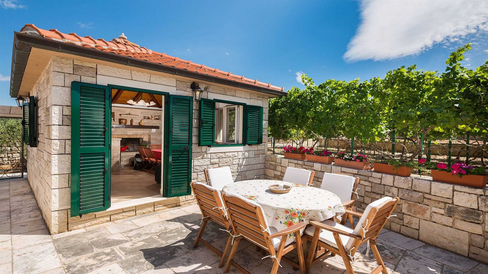 Lovely traditional stone villa on the island
