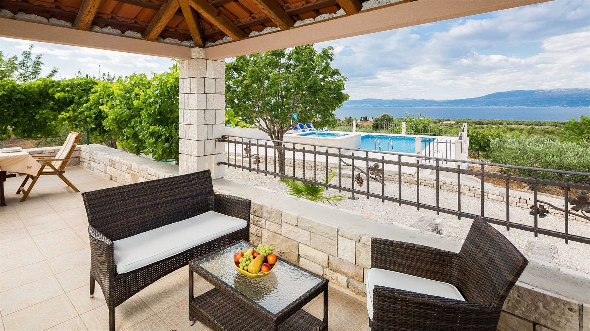 Lovely traditional stone villa on the island