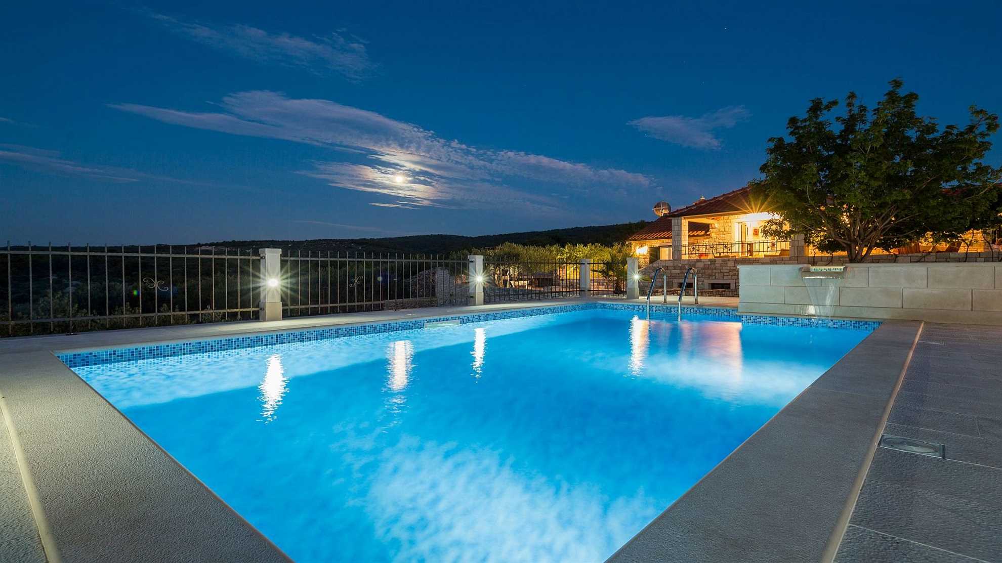Lovely traditional stone villa on the island