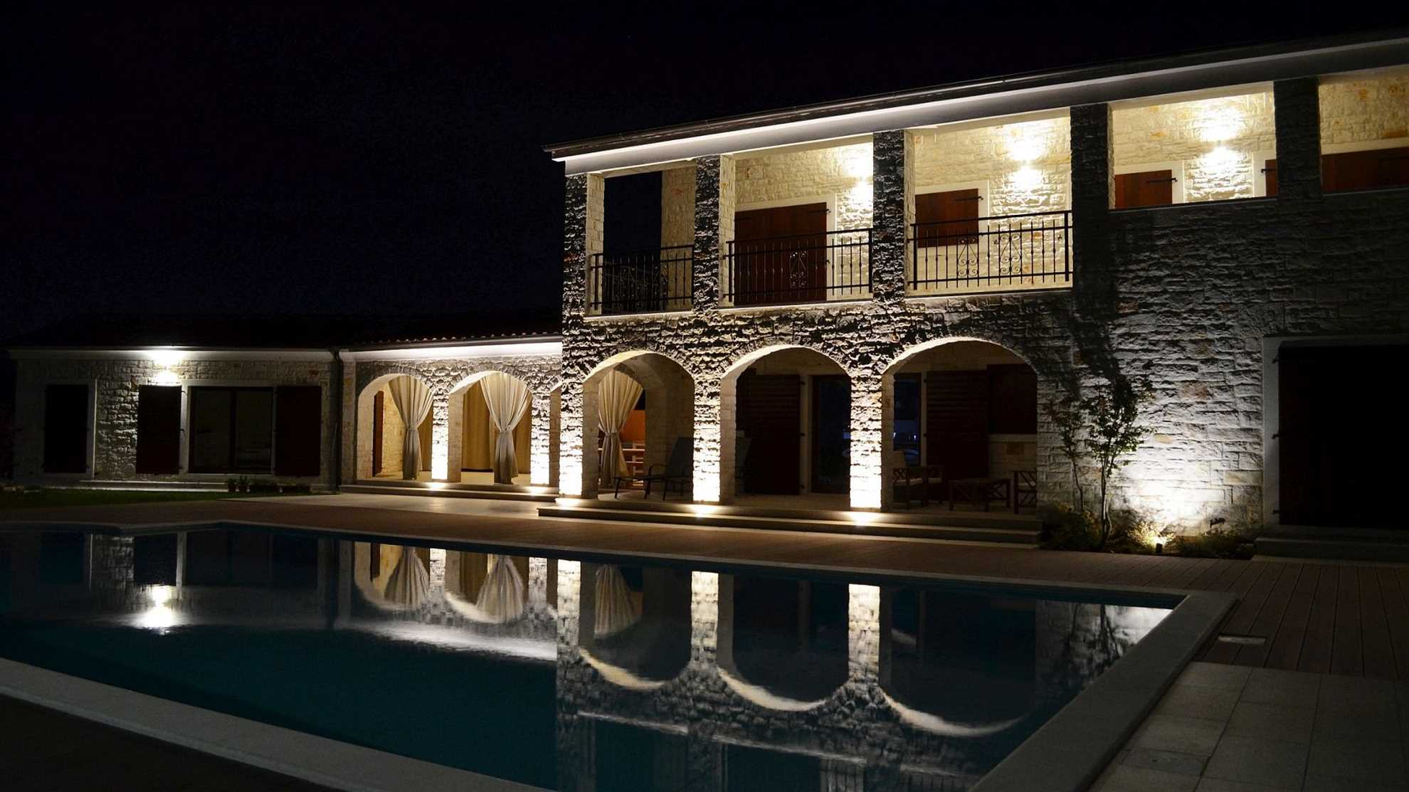 Spacious poolside villa with beautiful garden