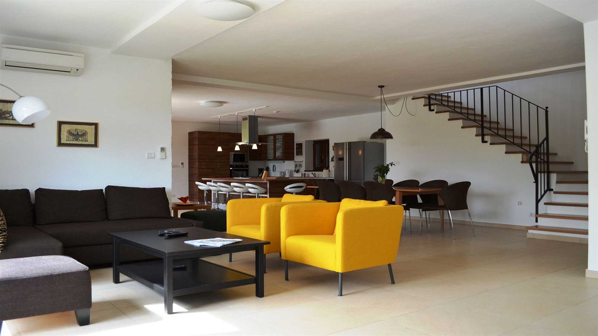 Spacious poolside villa with beautiful garden