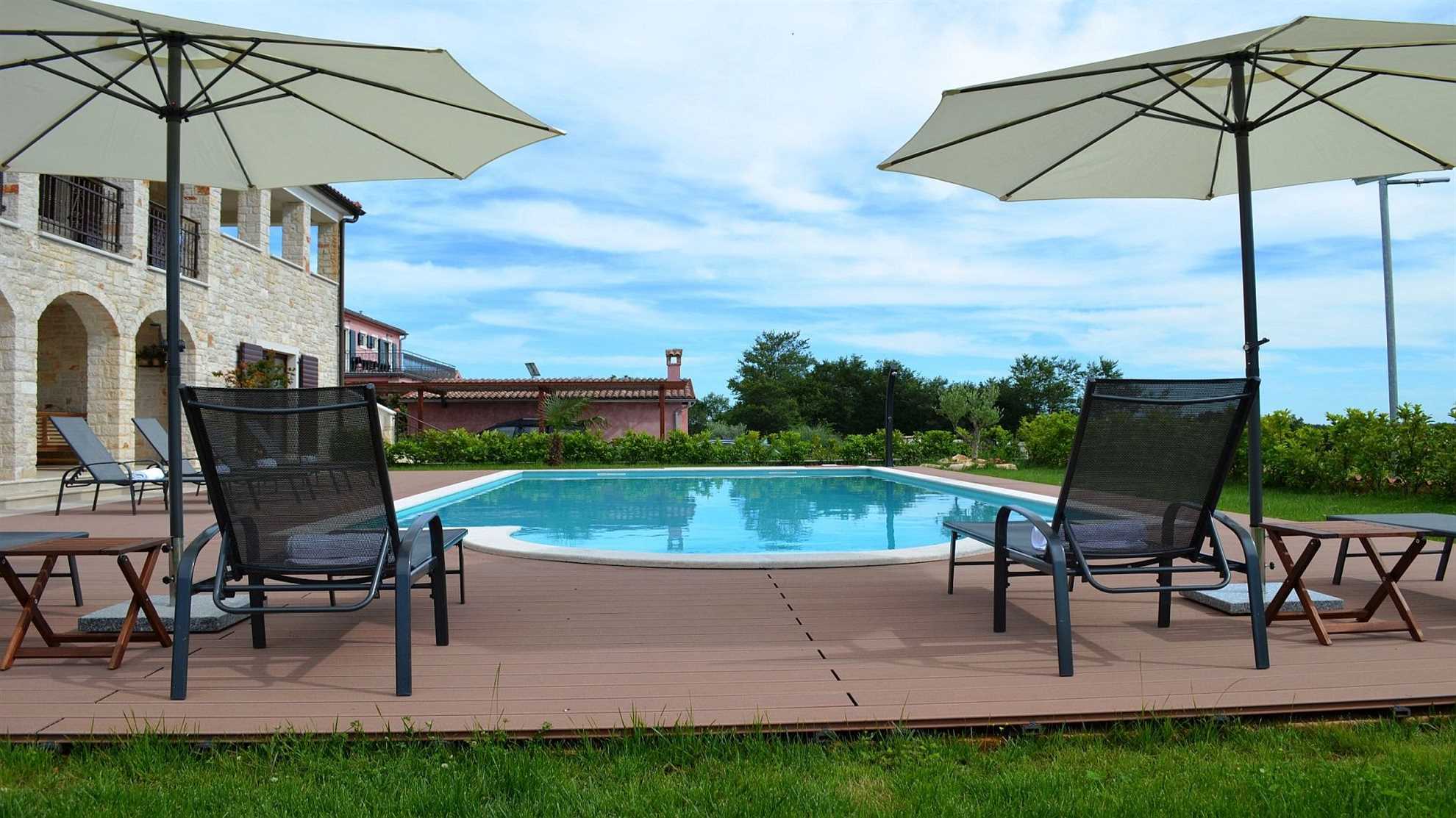 Spacious poolside villa with beautiful garden