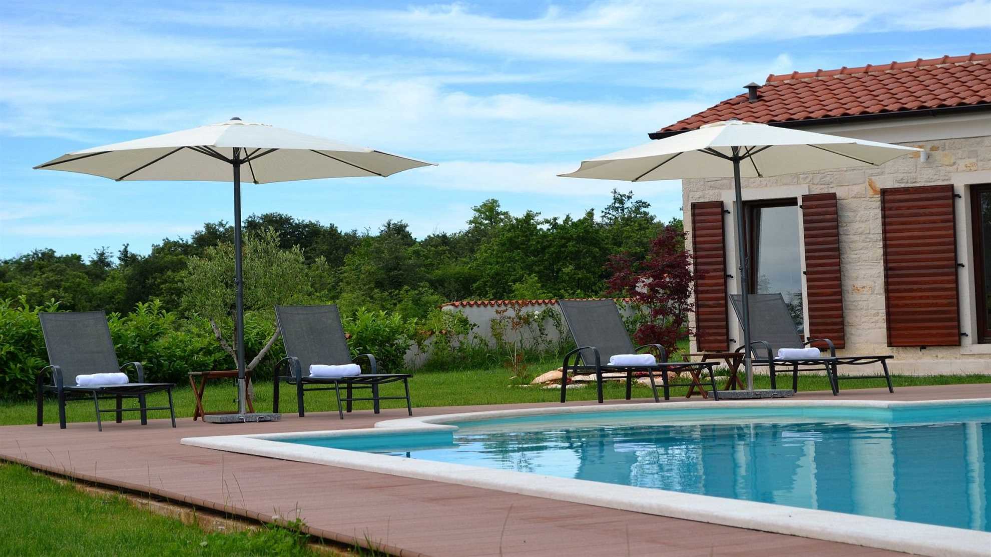 Spacious poolside villa with beautiful garden
