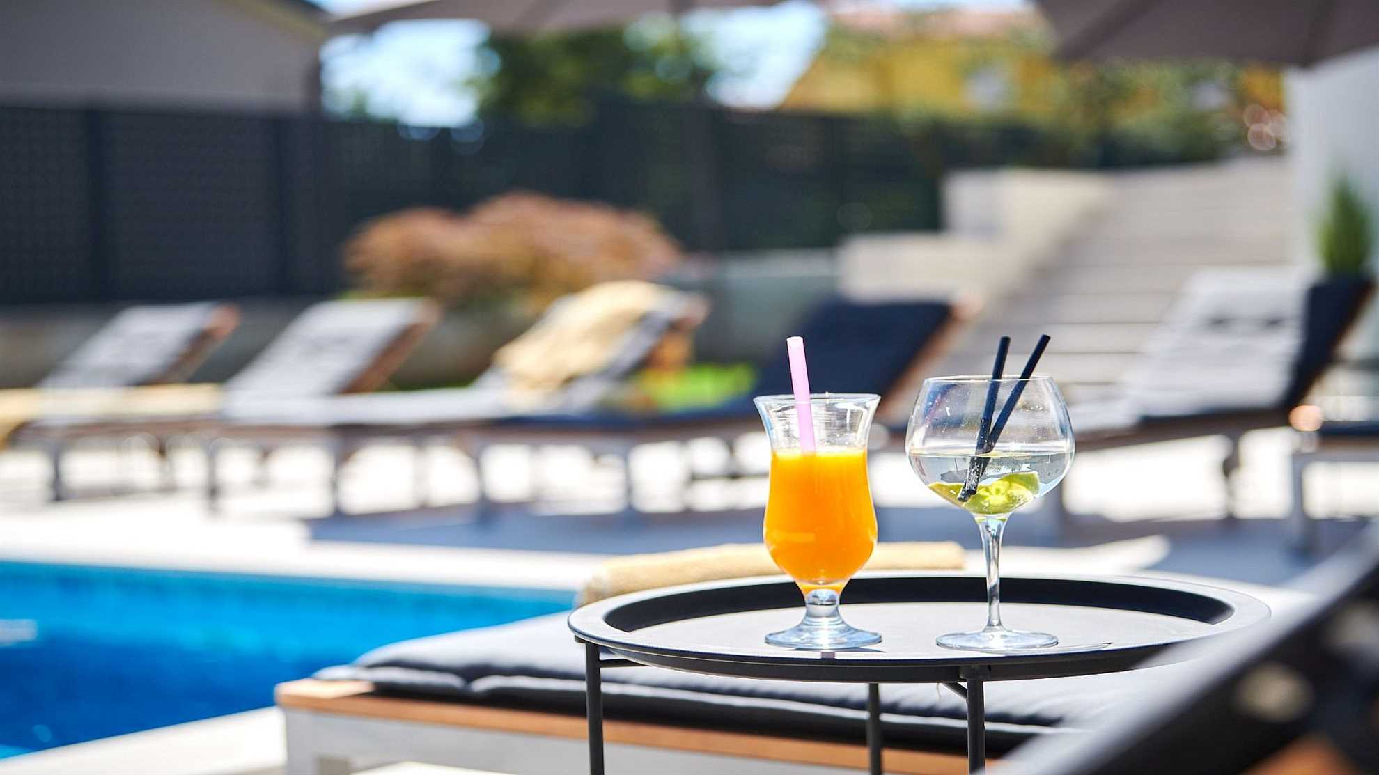Beautiful luxurious poolside villa near Buje