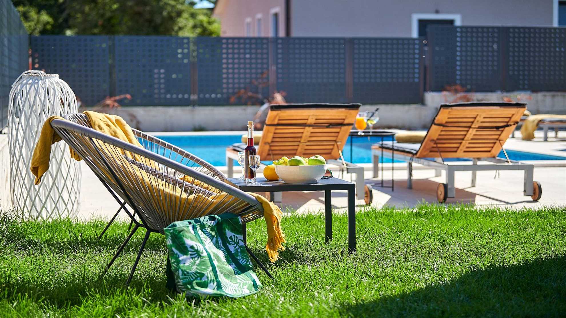 Beautiful luxurious poolside villa near Buje