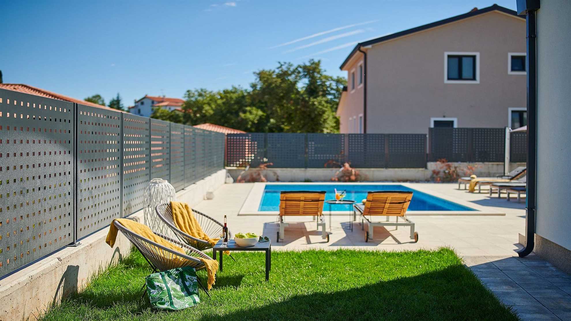 Beautiful luxurious poolside villa near Buje