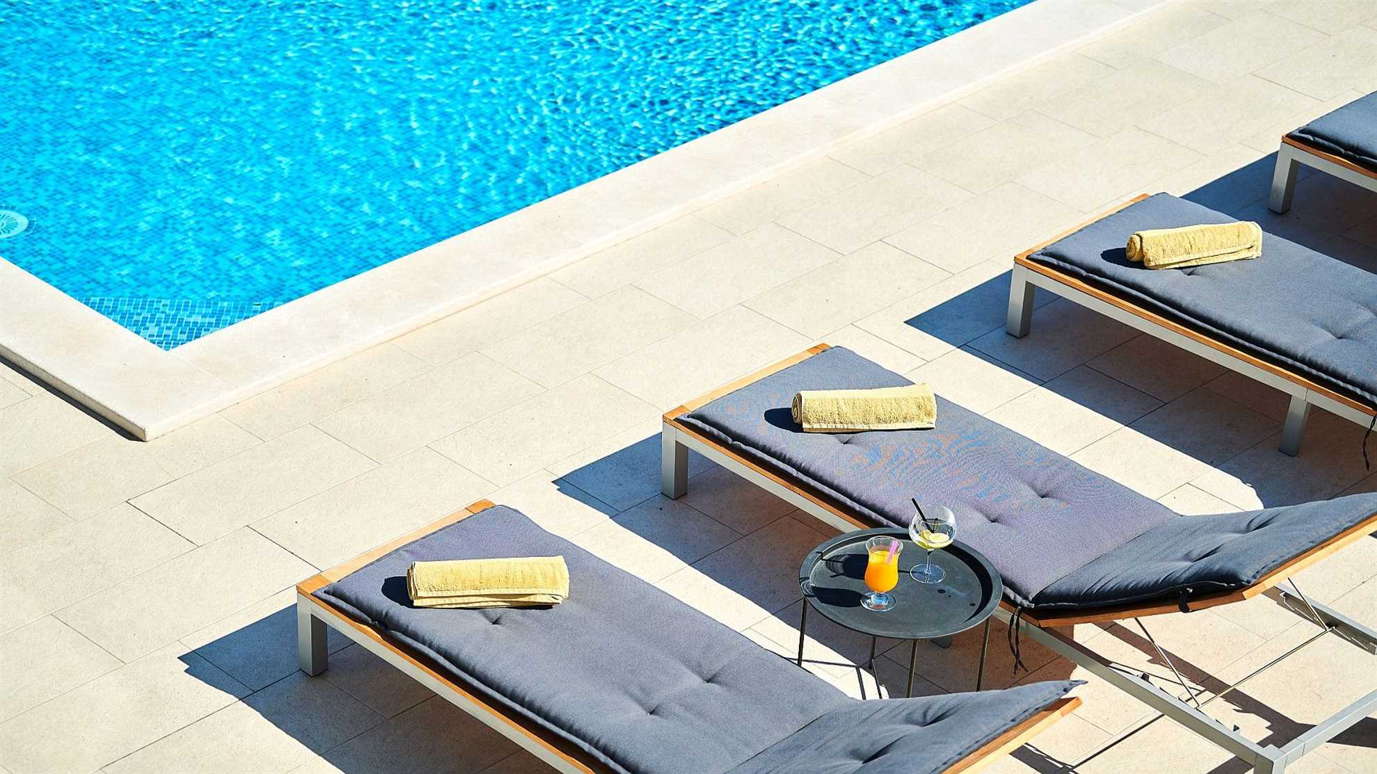 Beautiful luxurious poolside villa near Buje