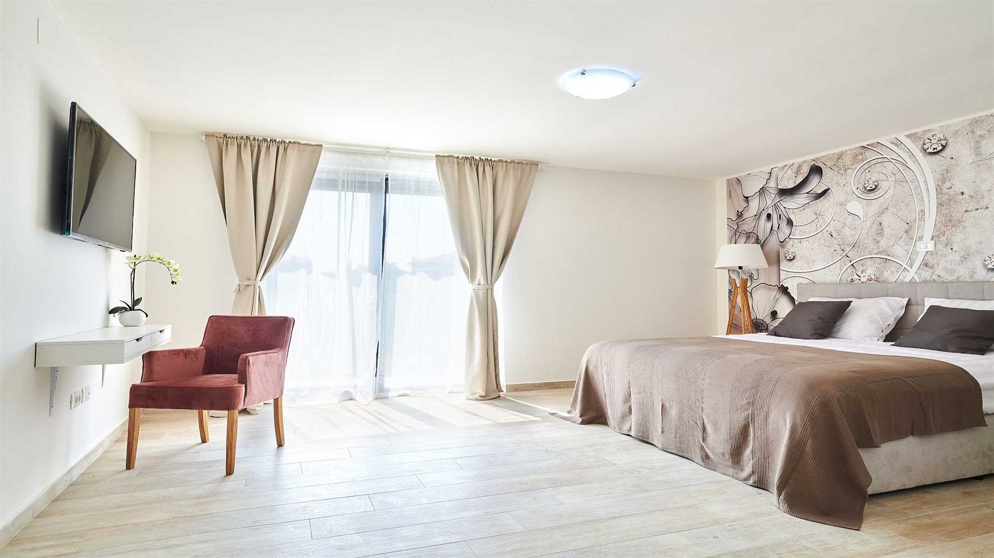 Beautiful luxurious poolside villa near Buje