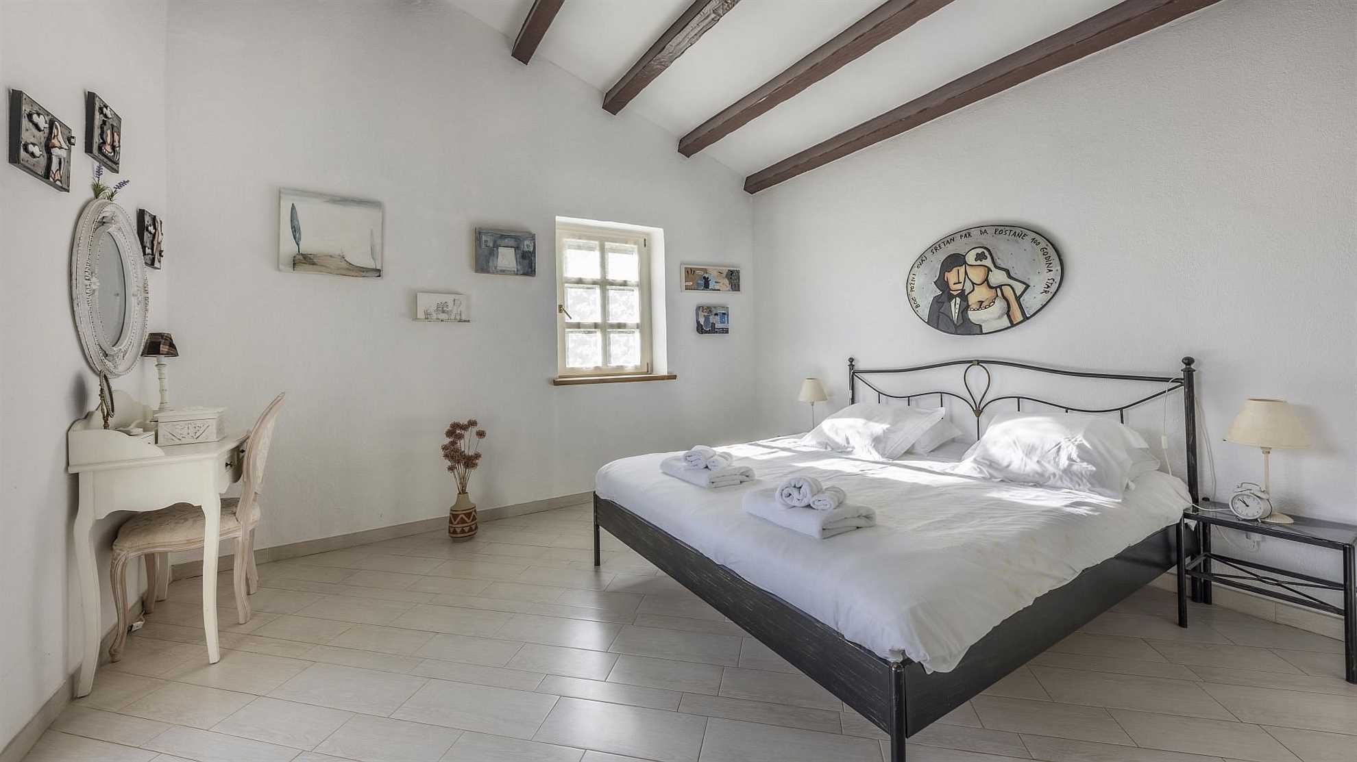 Lovely poolside villa with beautiful garden in Tinjan
