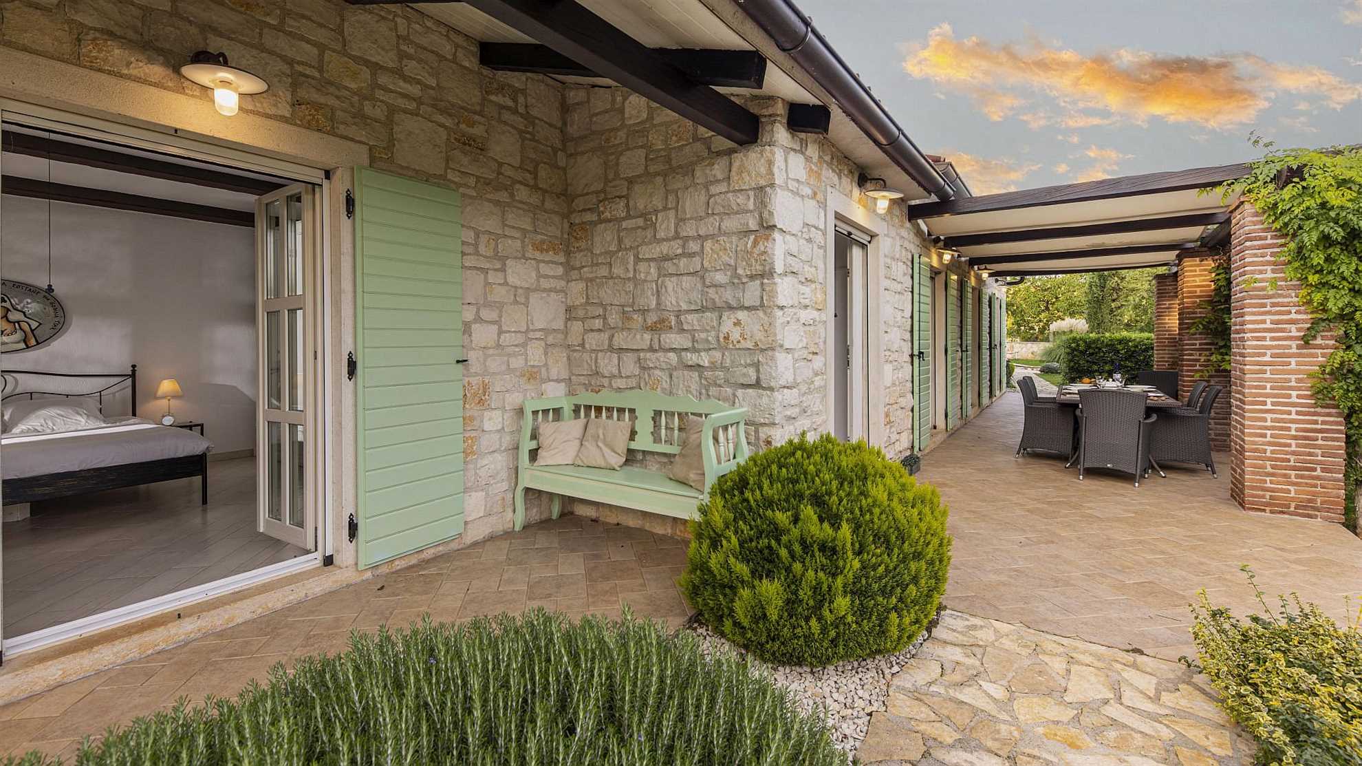 Lovely poolside villa with beautiful garden in Tinjan