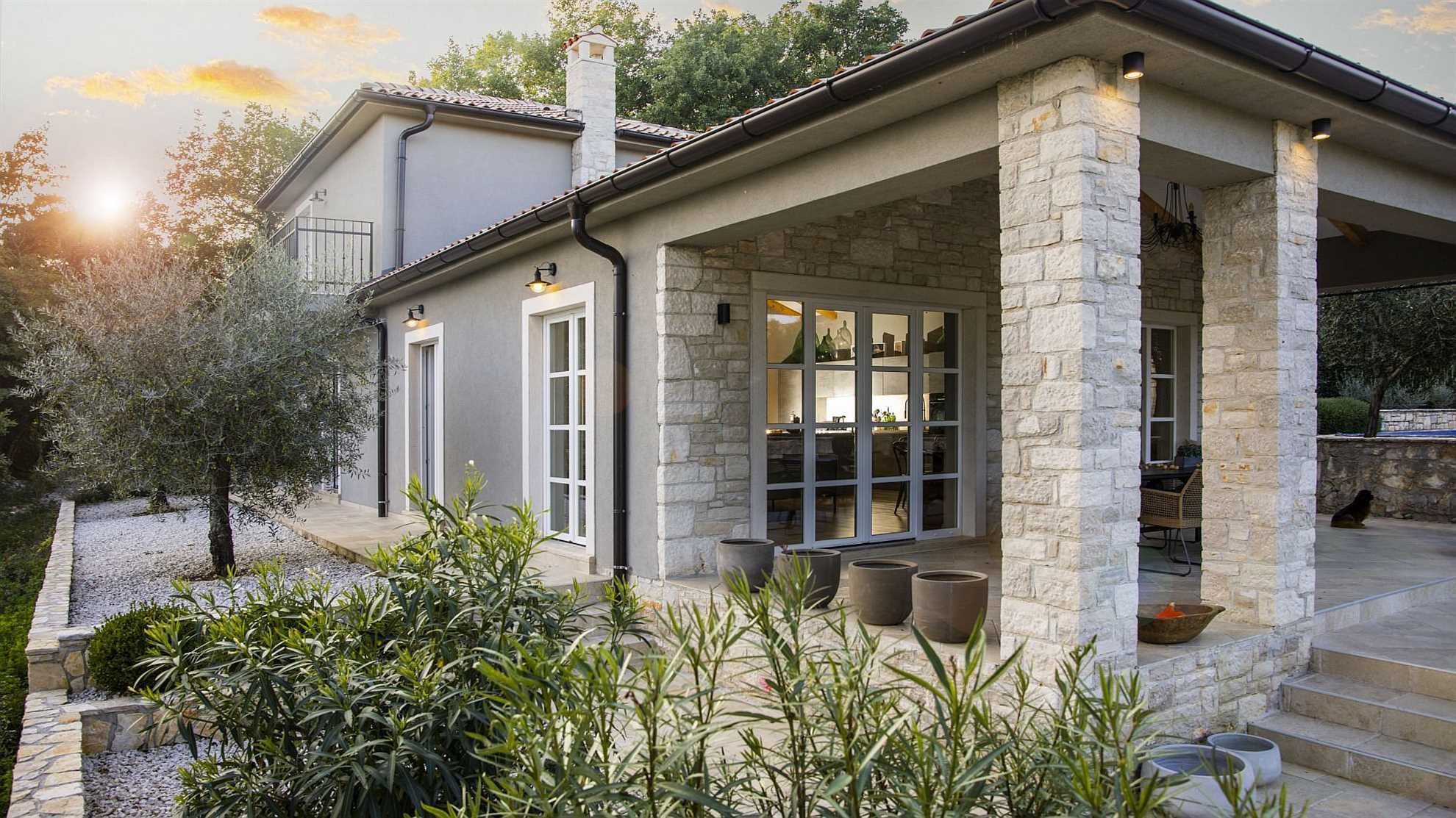 Lovely stone poolside villa in Tinjan