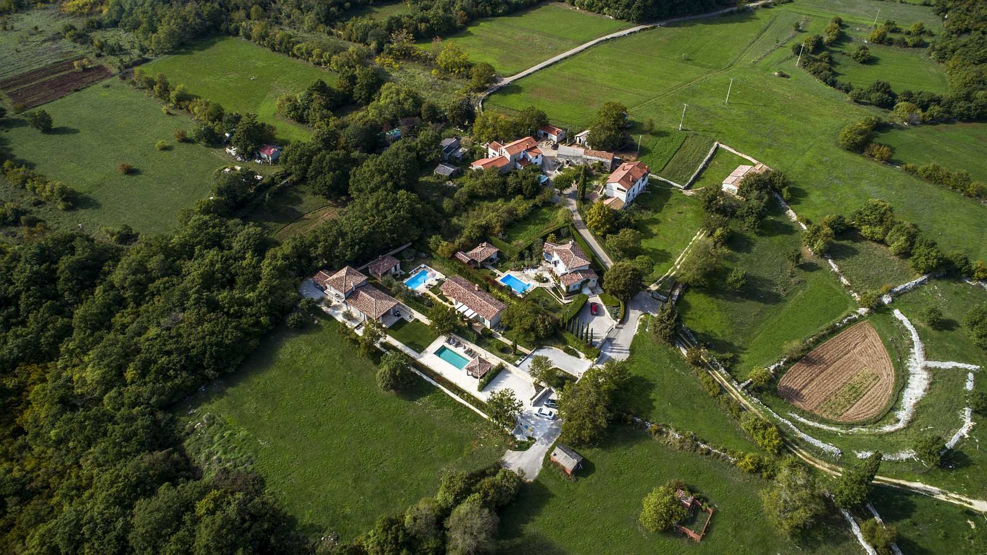 Lovely stone poolside villa in Tinjan