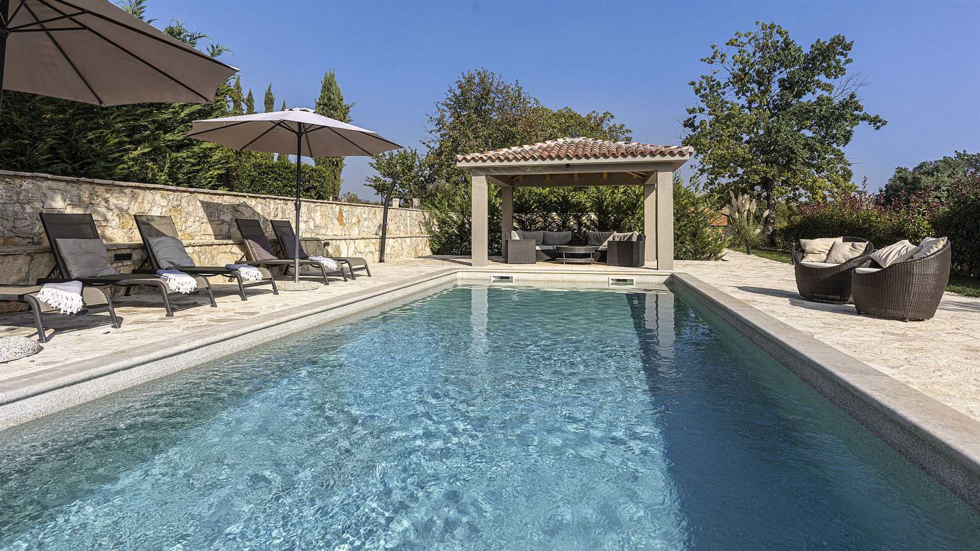 Lovely stone poolside villa in Tinjan