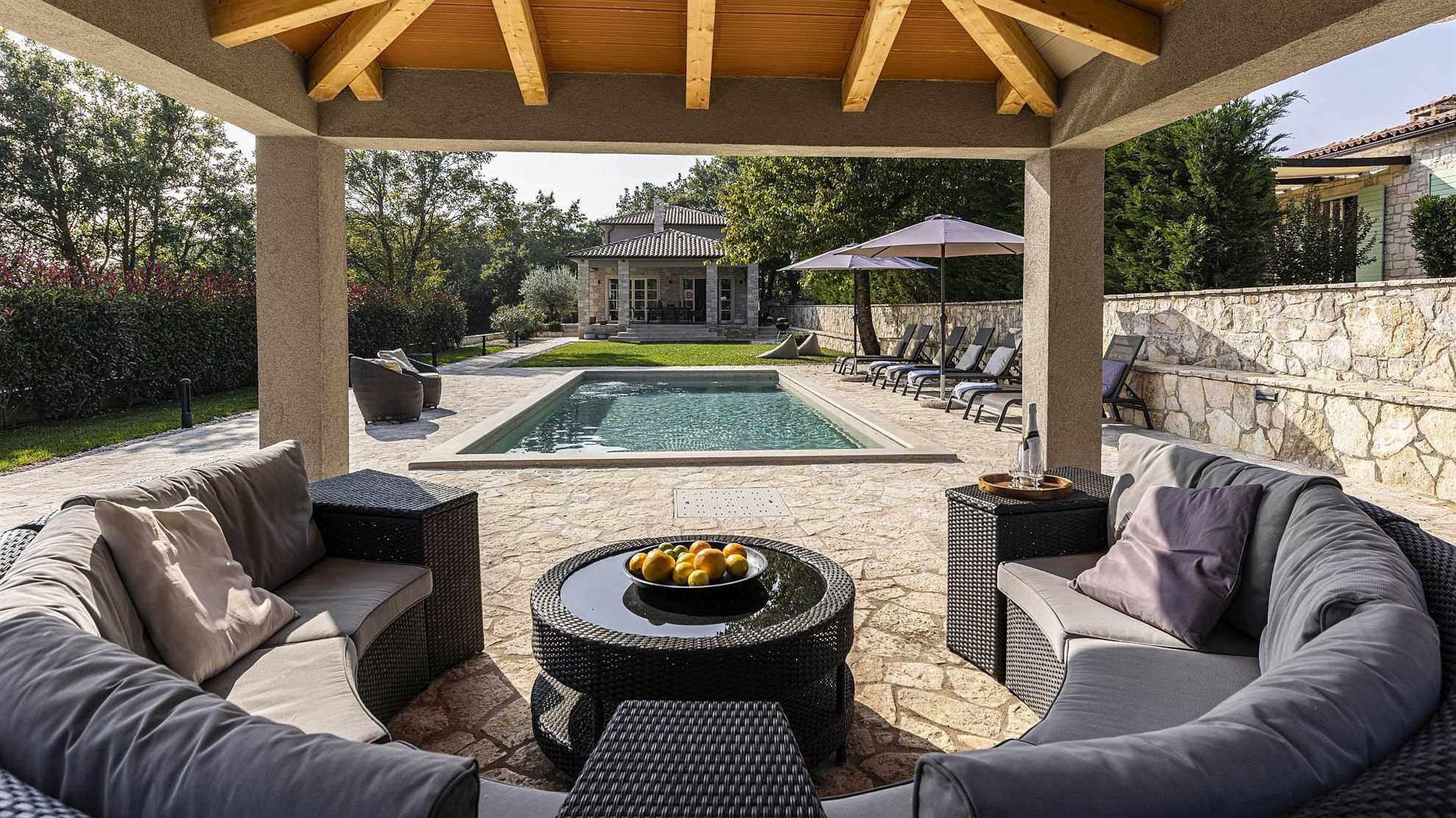 Lovely stone poolside villa in Tinjan