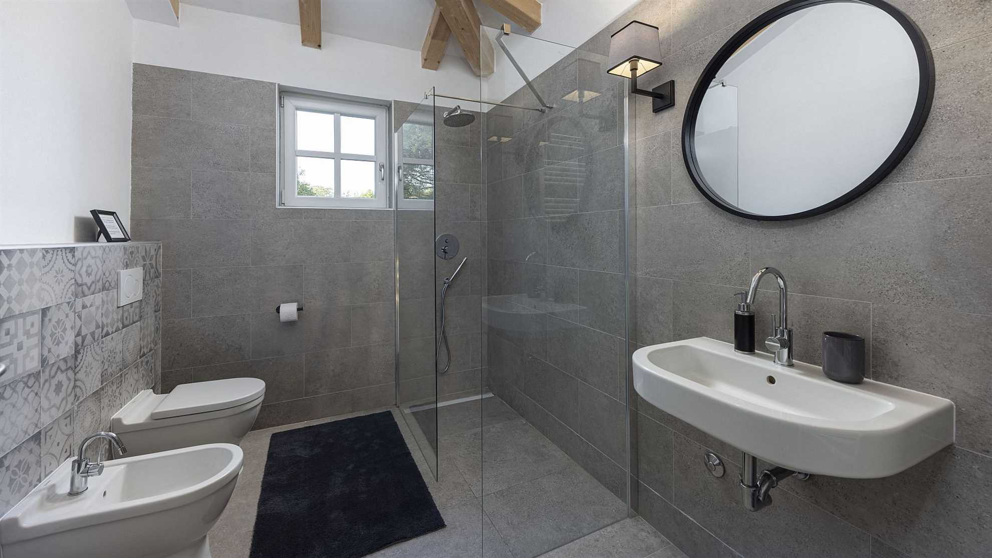 Lovely stone poolside villa in Tinjan