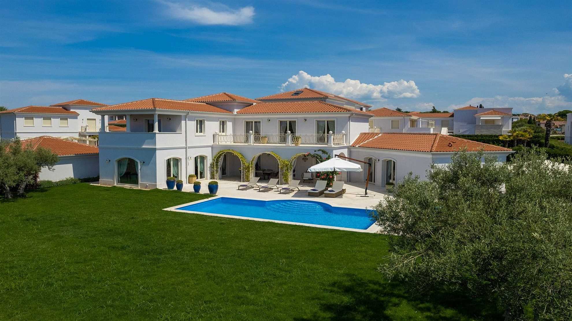 A modern villa in Vabriga with a pool and a graden