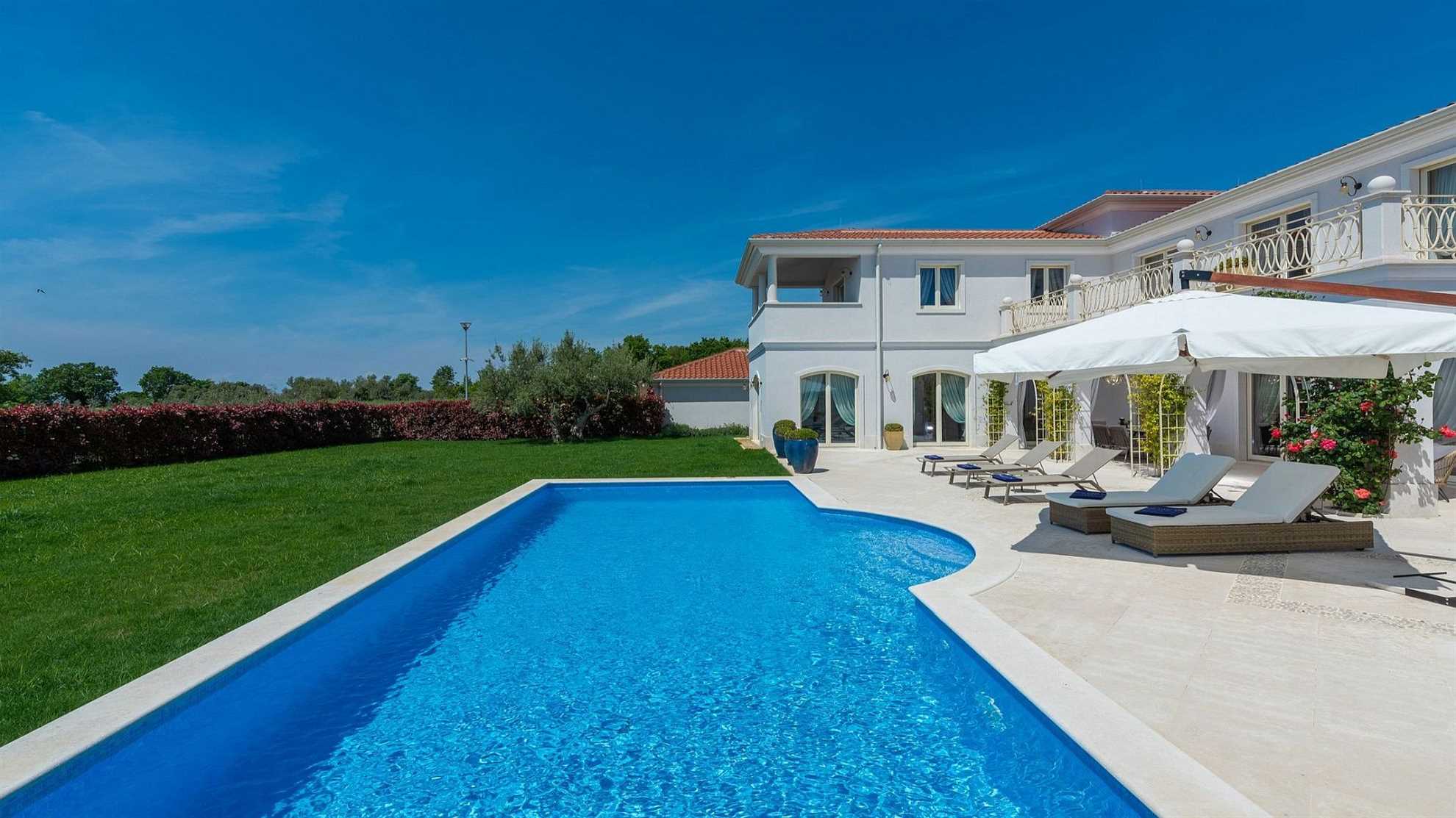A modern villa in Vabriga with a pool and a graden