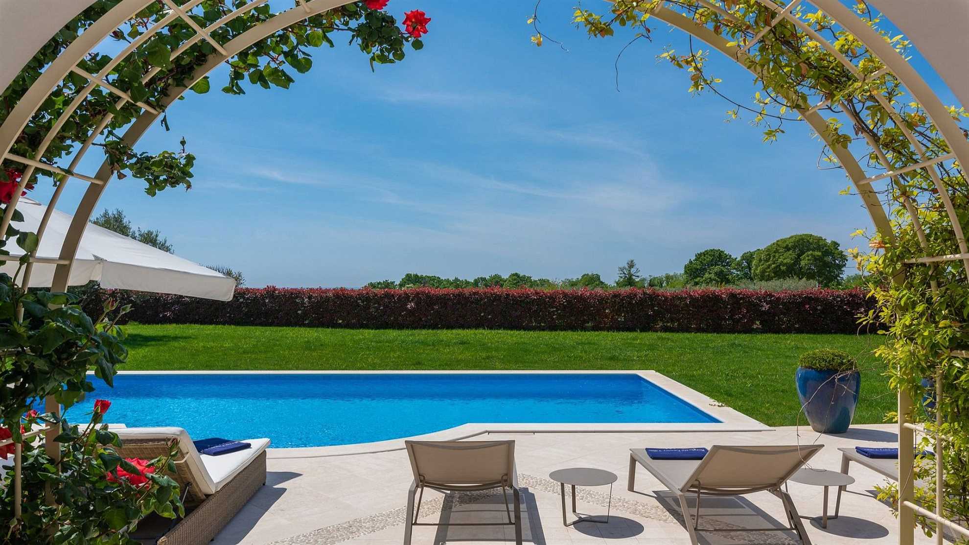 A modern villa in Vabriga with a pool and a graden