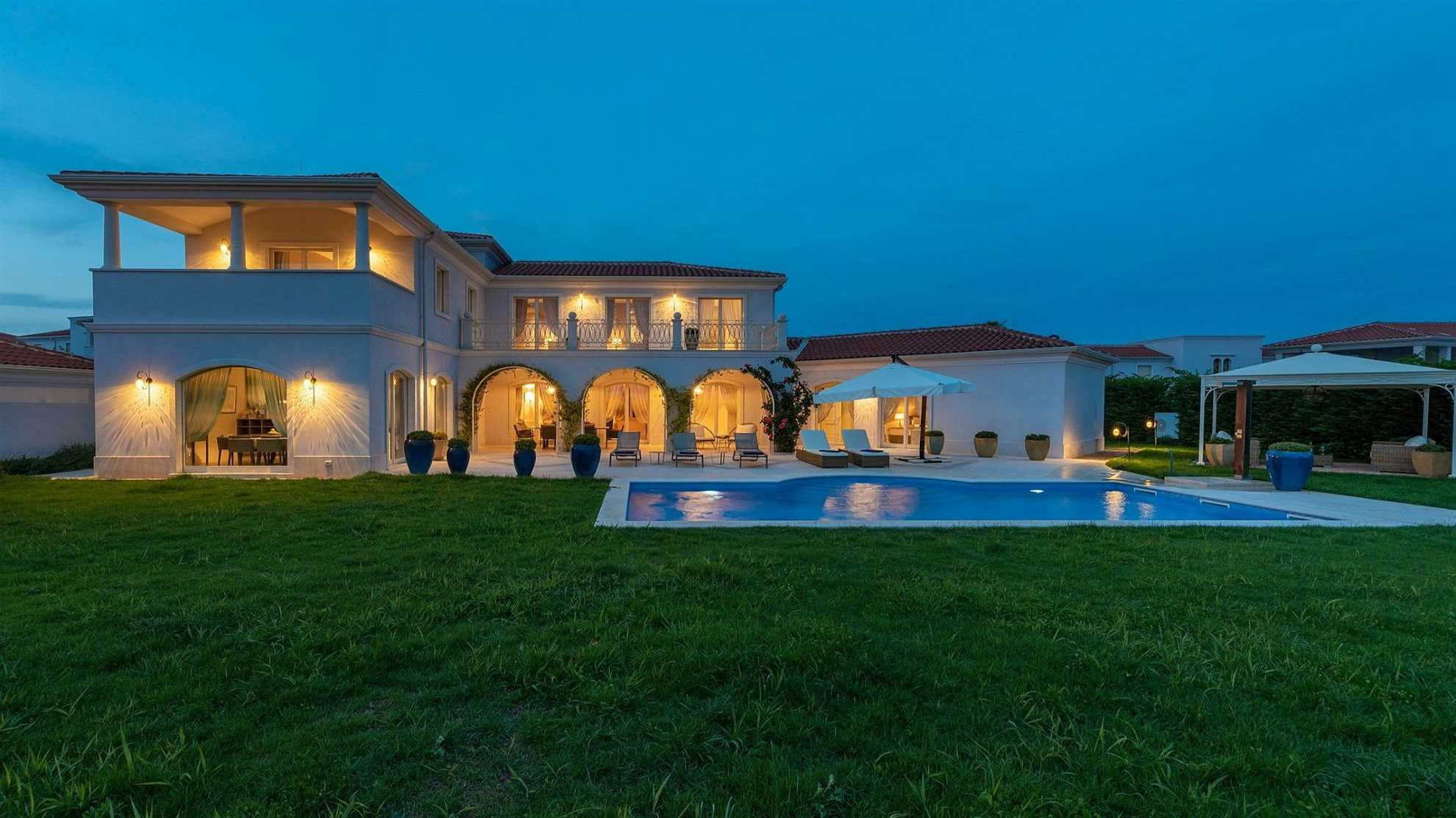 A modern villa in Vabriga with a pool and a graden