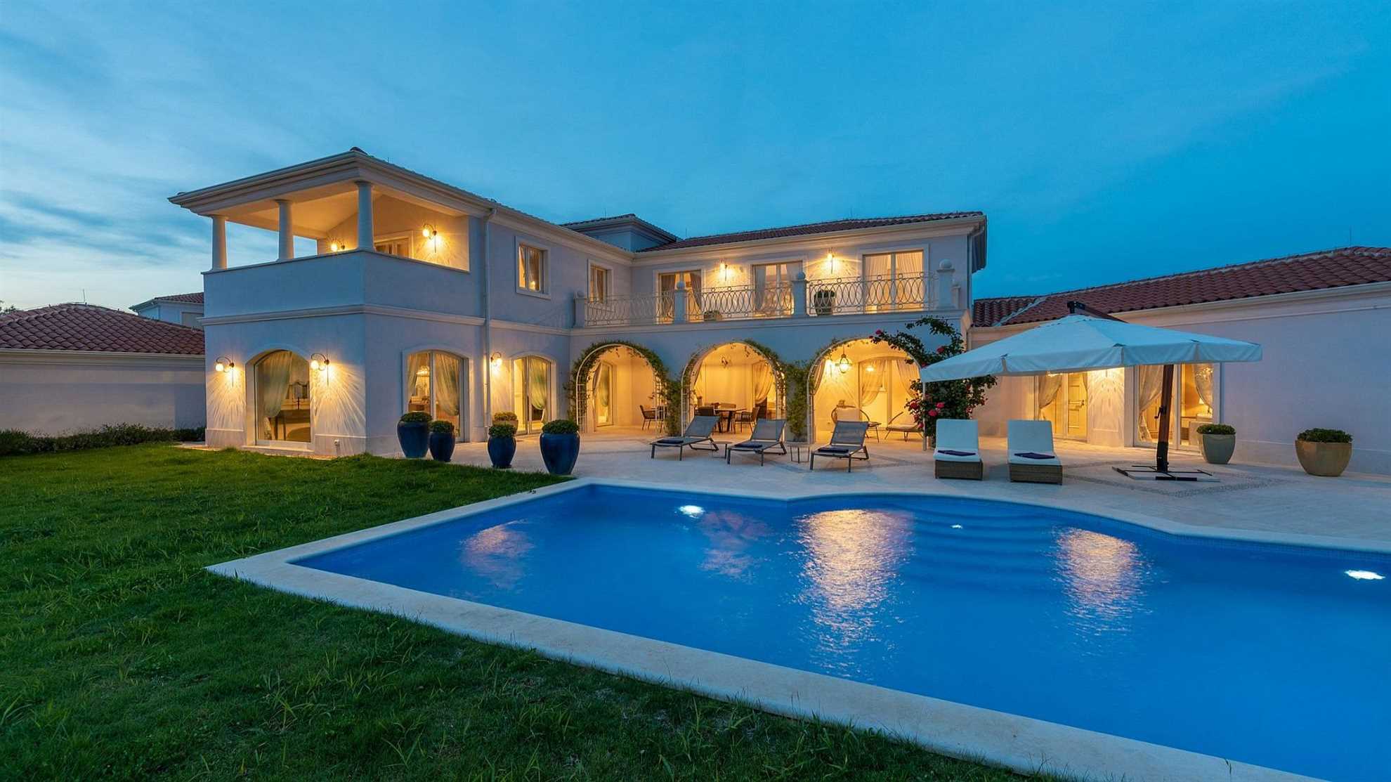 A modern villa in Vabriga with a pool and a graden
