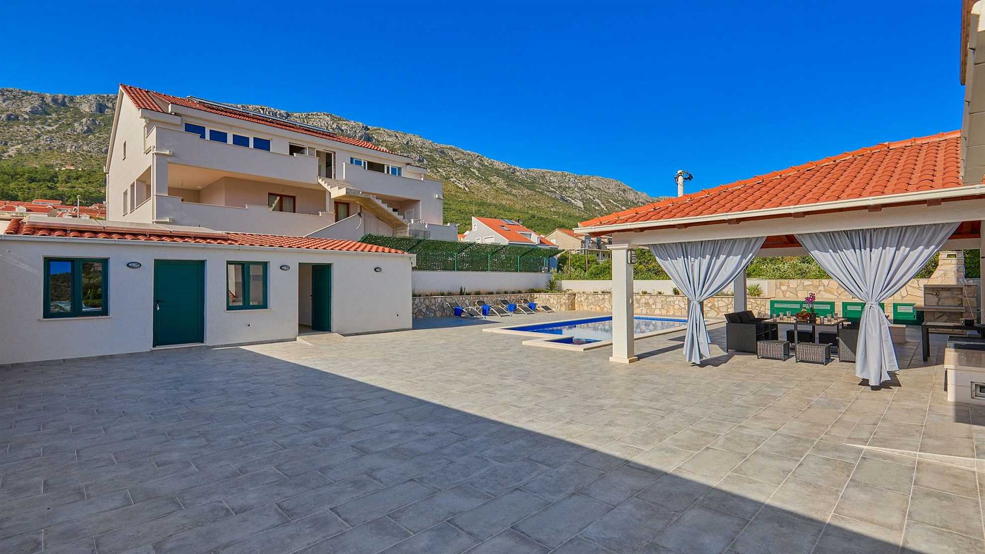 Spacious villa with elevator near Dubrovnik